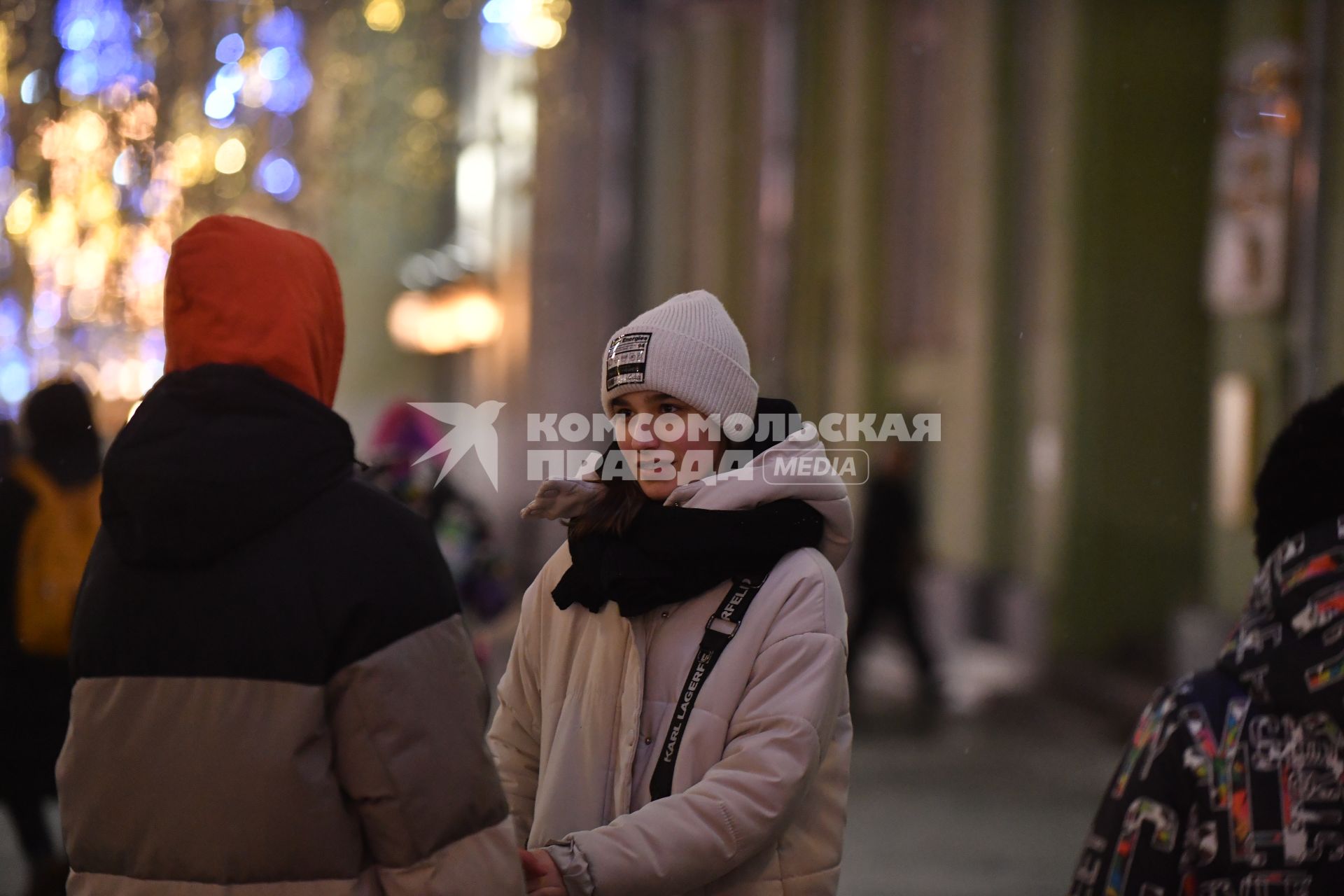 Москва. Молодые люди в День всех влюбленных.