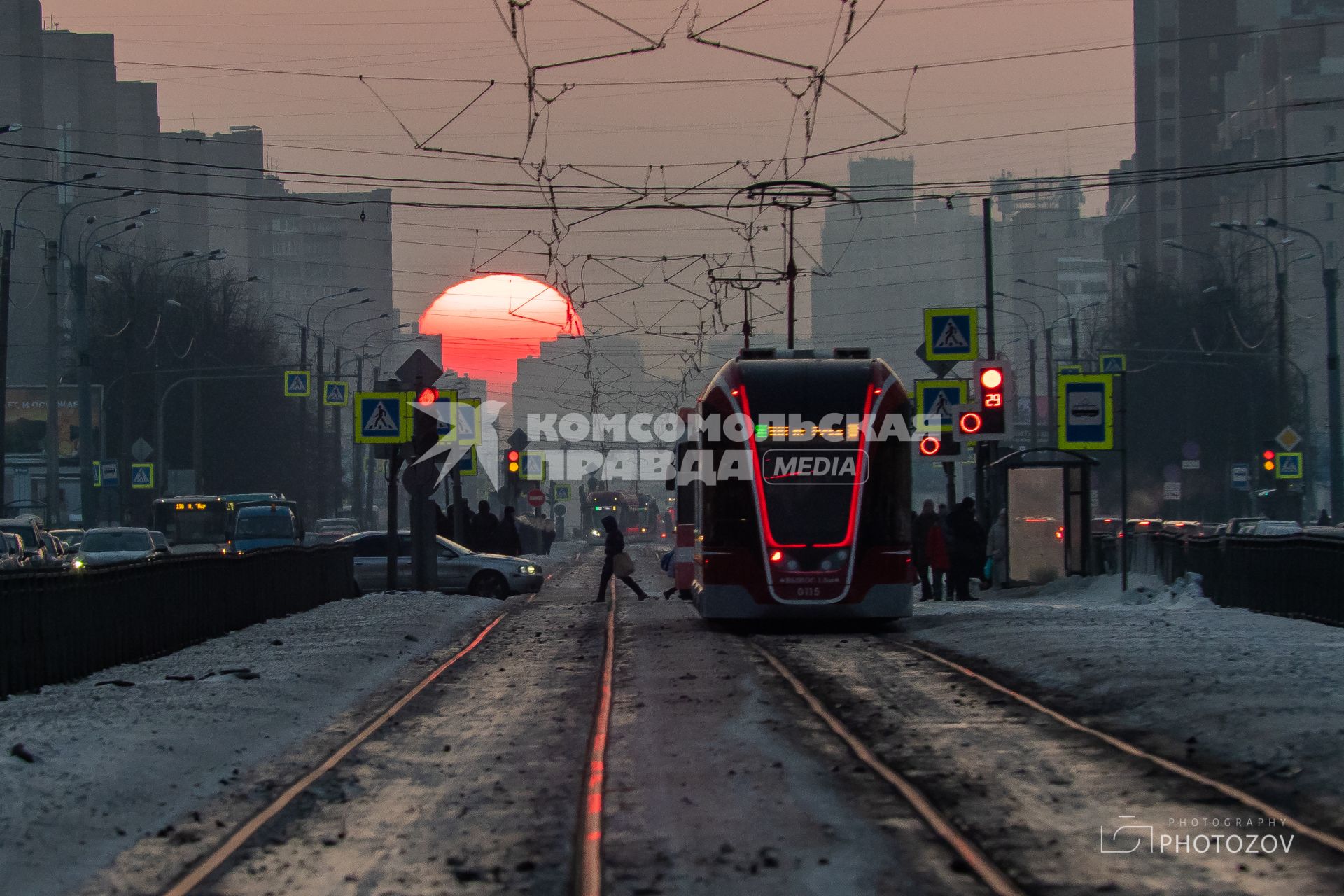 Санкт-Петербург. Проспект Просвещения. Вид на восход солнца.