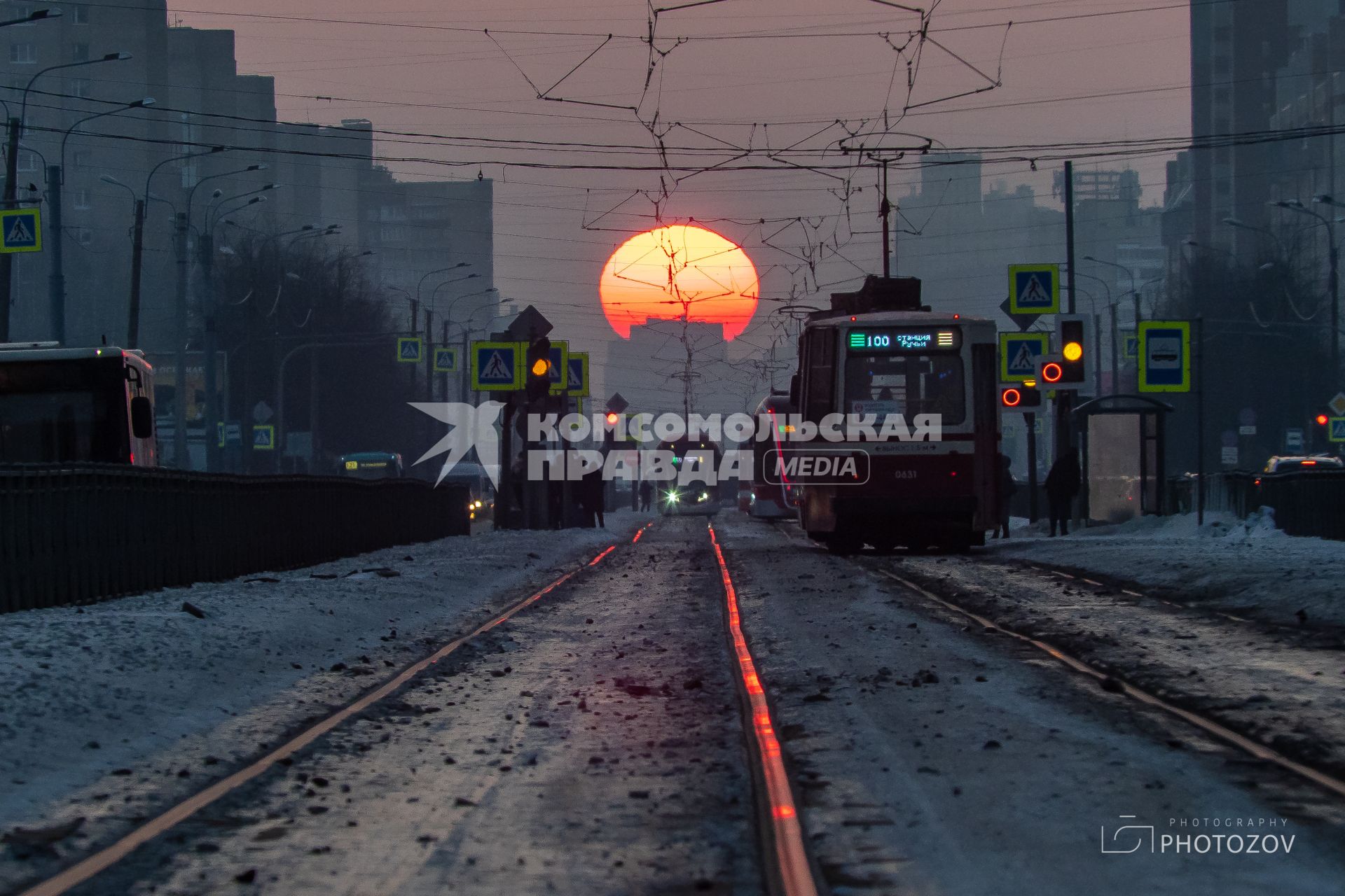 Санкт-Петербург. Проспект Просвещения. Вид на восход солнца.