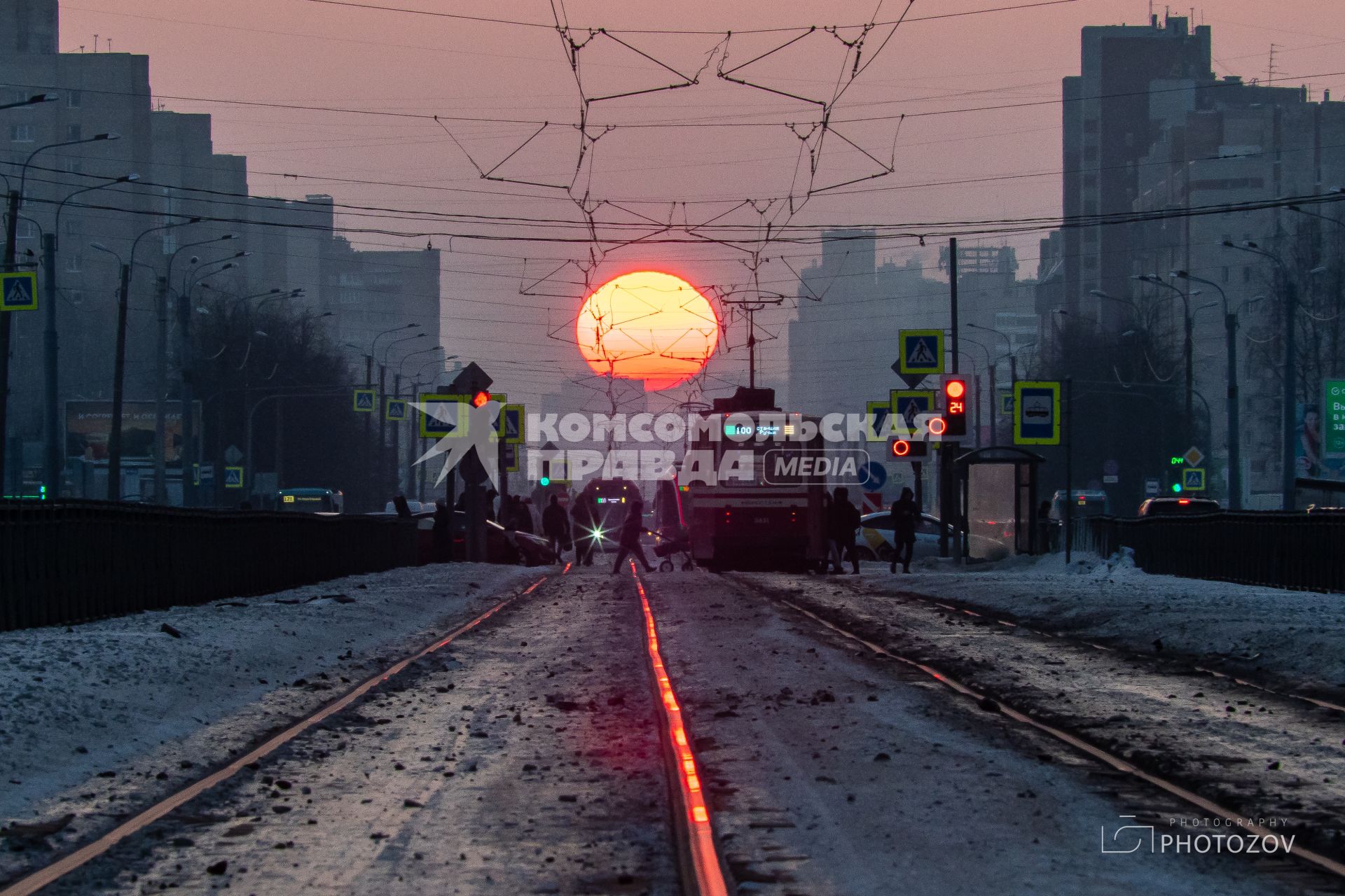 Санкт-Петербург. Проспект Просвещения. Вид на восход солнца.