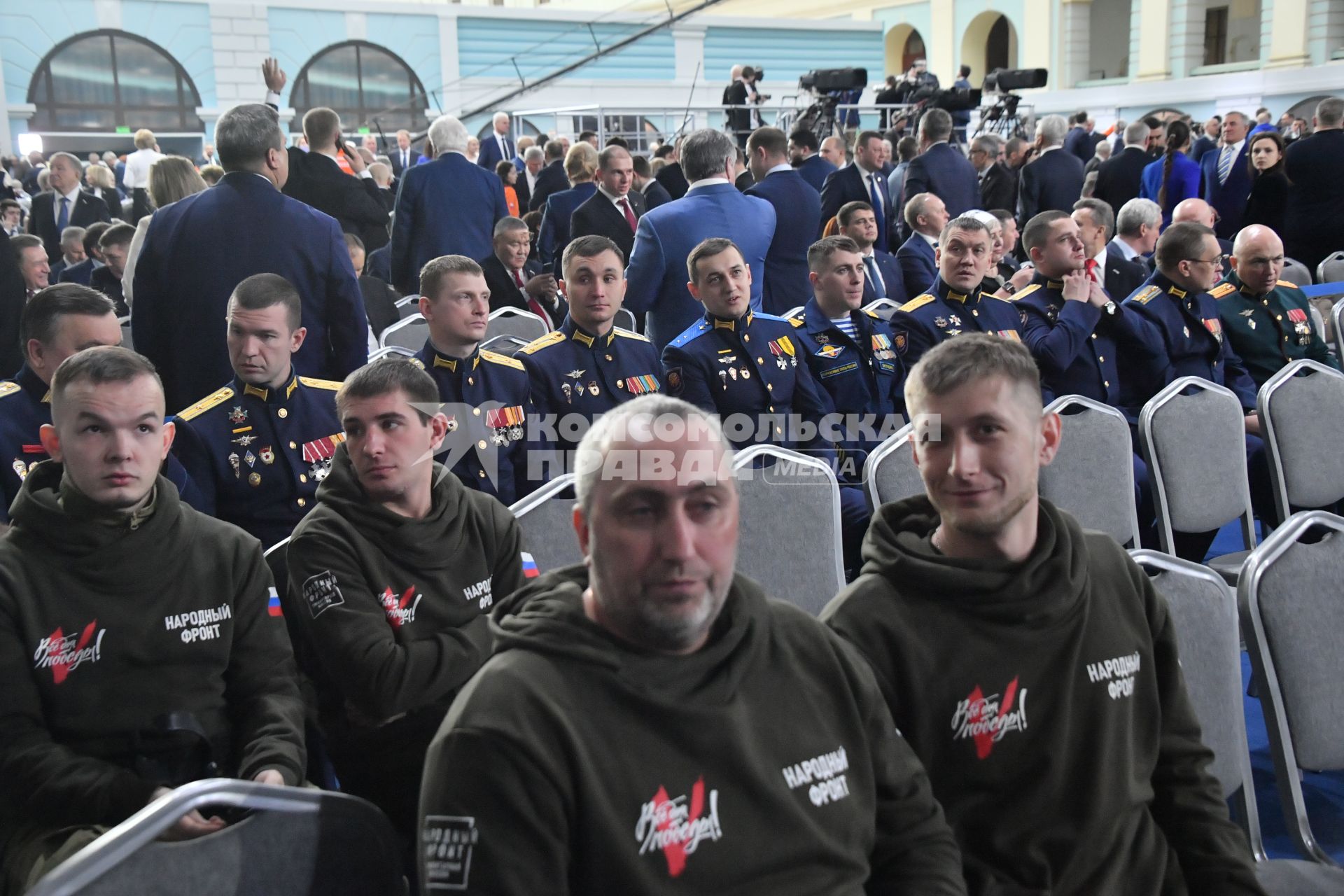 Москва. Участники СВО перед началом ежегодного послания президента РФ В.Путина Федеральному собранию РФ в Гостином дворе.