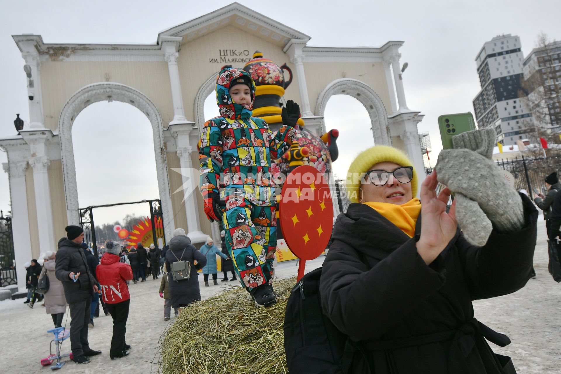 Еатеринбург. Празднование Широкой масленицы в парке Маяковского