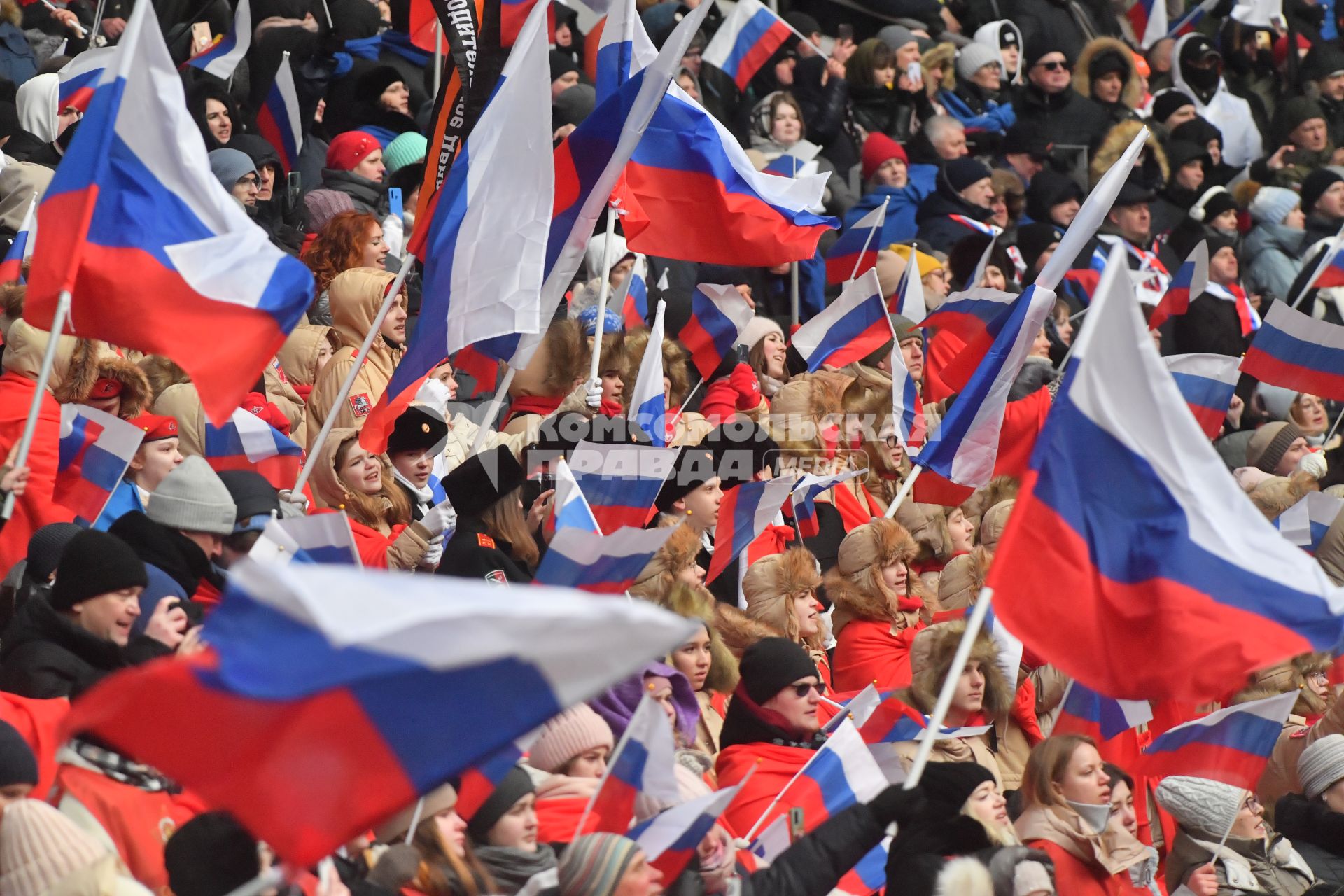 Москва. Зрители  во время митинг-концерта `Слава защитникам Отечества` в Лужниках, посвященного участникам спецоперации и празднованию Дня защитника Отечества.