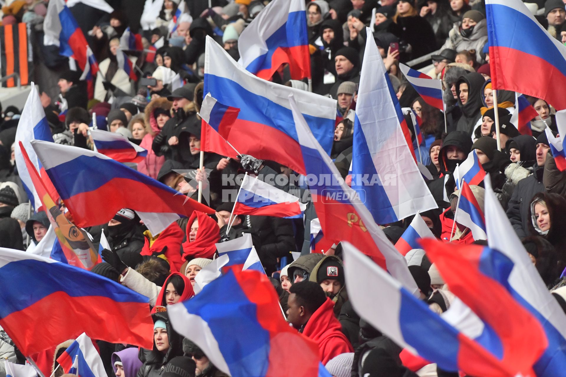 Москва. Зрители  во время митинг-концерта `Слава защитникам Отечества` в Лужниках, посвященного участникам спецоперации и празднованию Дня защитника Отечества.