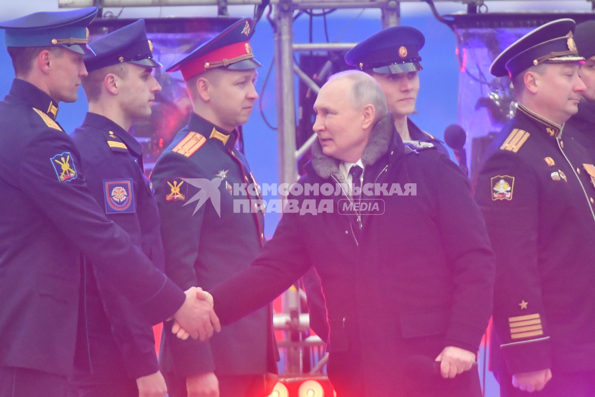 Москва.  Президент РФ Владимир Путин (в центре) в Лужниках во время выступления на митинге-концерте `Слава защитникам Отечества`, посвященном участникам специальной военной операции и празднованию Дня защитника Отечества.