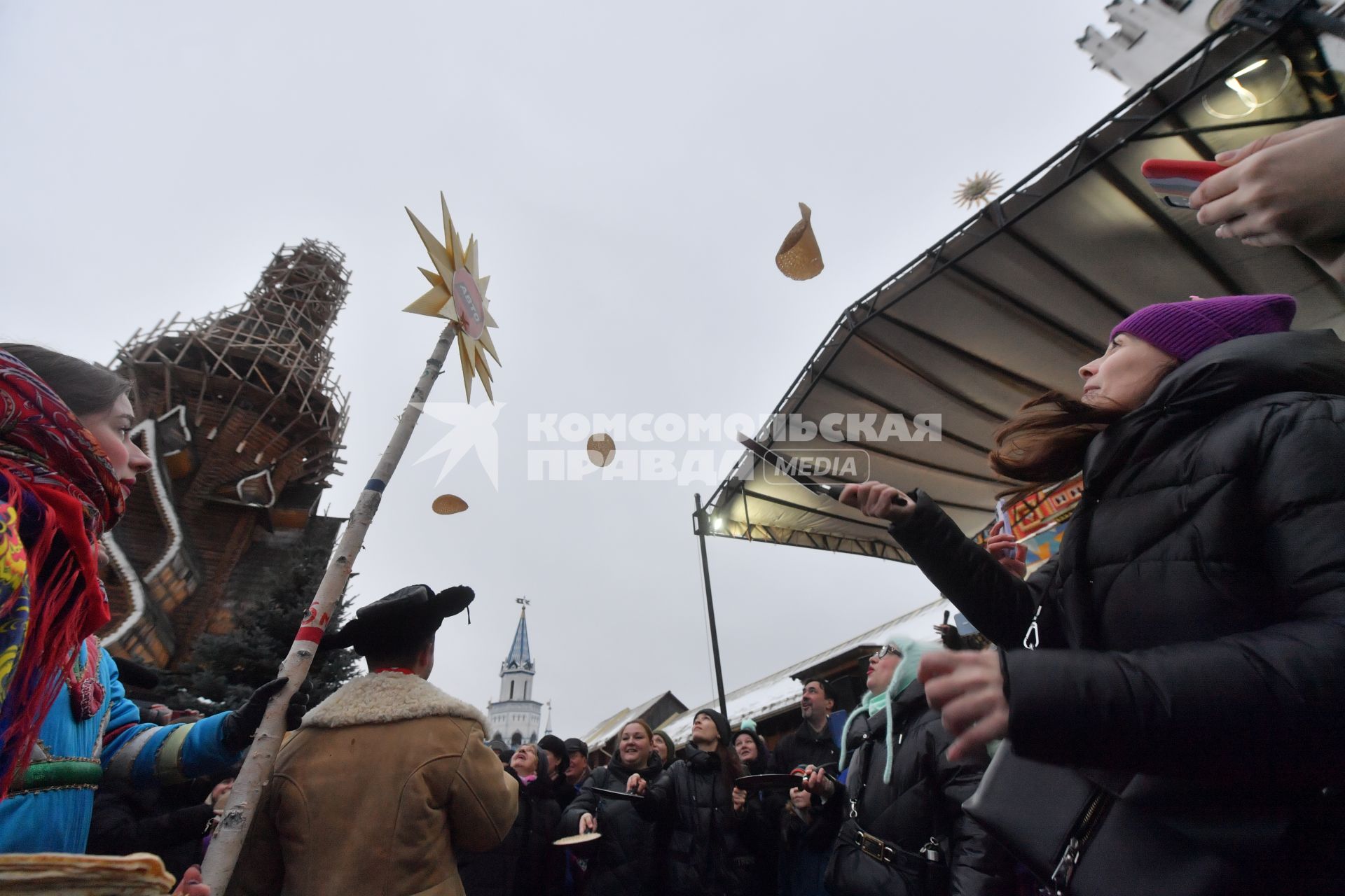 Моска.  Масленичные гуляния на территории культурно-развлекательного комплекса `Кремль в Измайлово`.