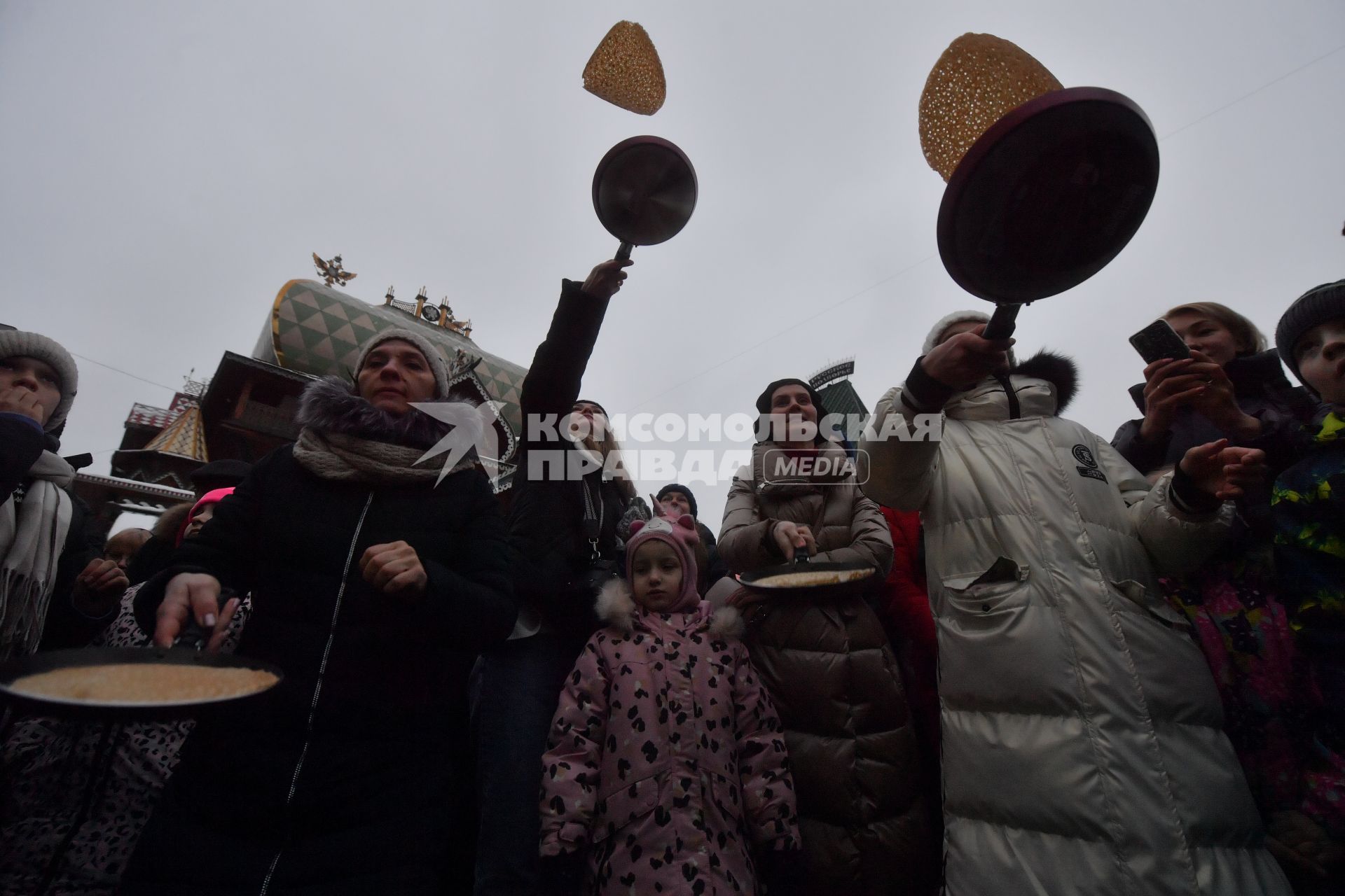 Моска.  Масленичные гуляния на территории культурно-развлекательного комплекса `Кремль в Измайлово`.