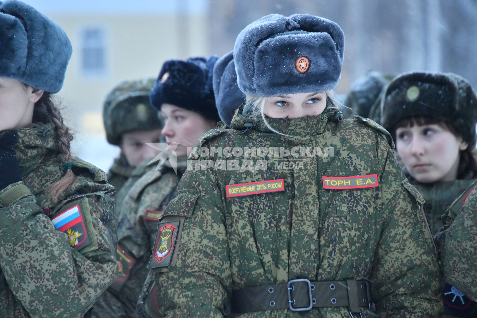 Переславль-Залесский.   Всеармейский конкурс профессионального мастерства среди женщин- военнослужащих `Макияж под камуфляж`в учебном центре связи РВСН.