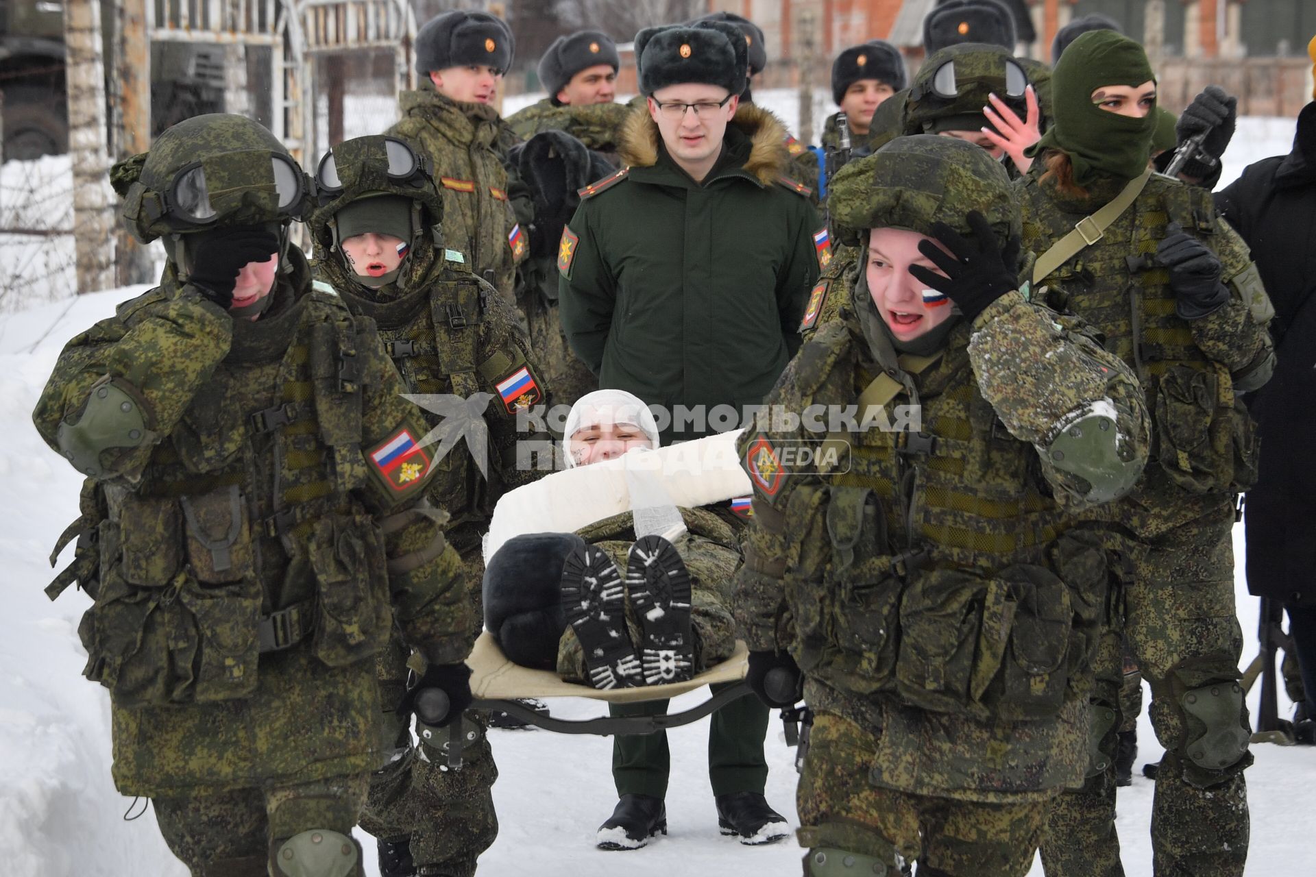 Переславль-Залесский.   Всеармейский конкурс профессионального мастерства среди женщин- военнослужащих `Макияж под камуфляж`в учебном центре связи РВСН.