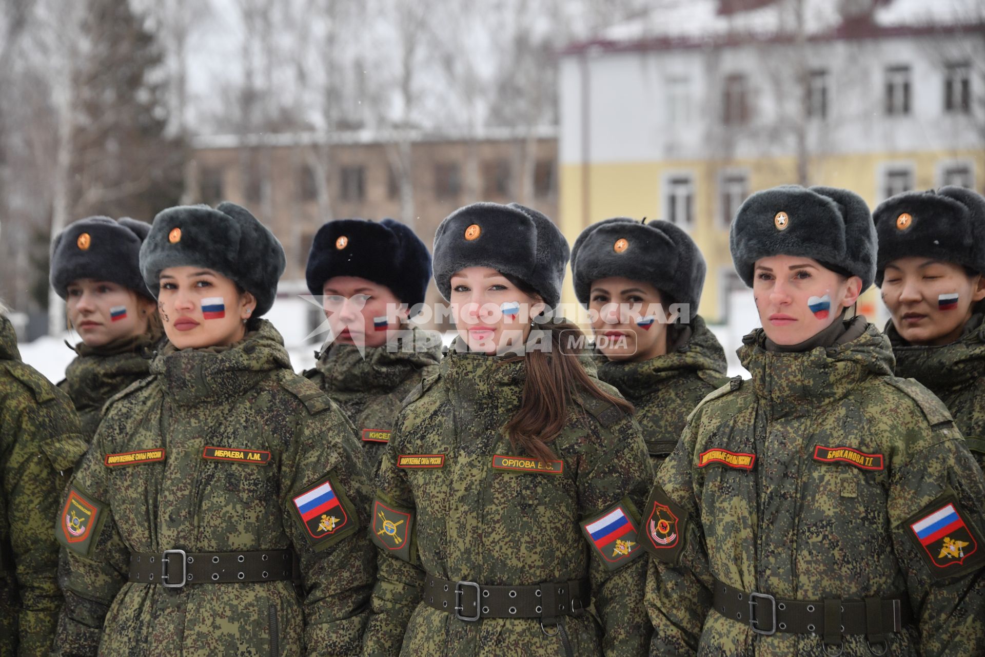 Переславль-Залесский.   Всеармейский конкурс профессионального мастерства среди женщин- военнослужащих `Макияж под камуфляж`в учебном центре связи РВСН.