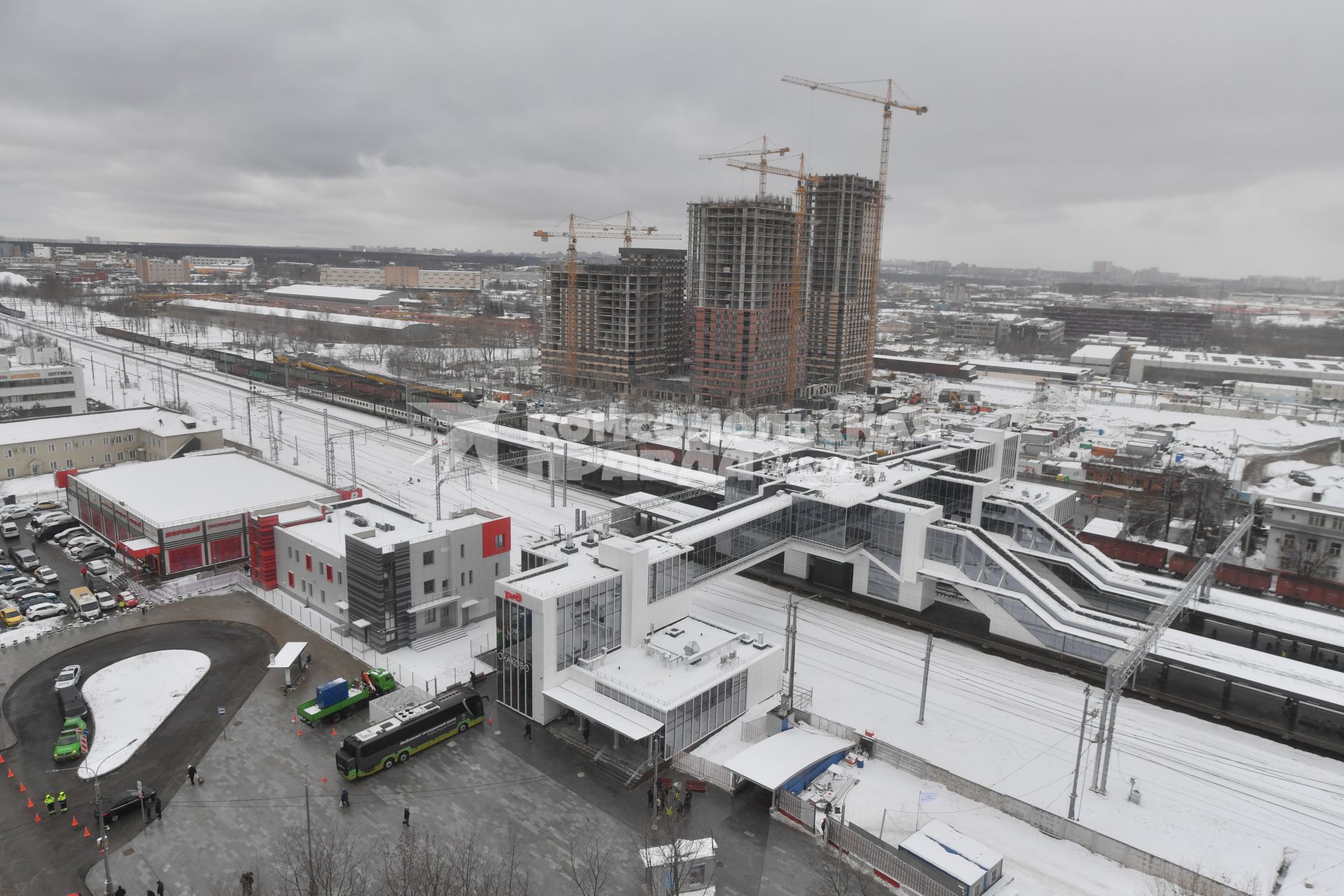 Москва. Вид на пригородный вокзал `Очаково` Московского центрального диаметра (МЦД-4) после реконструкции.