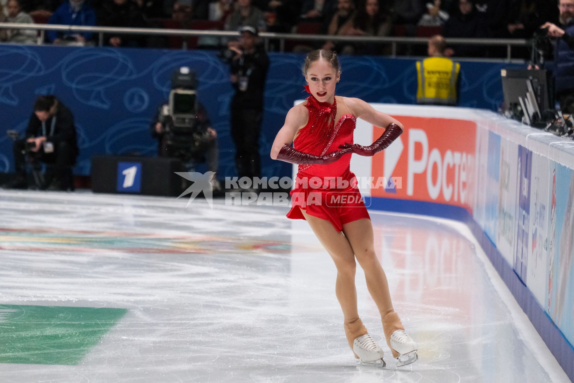 Санкт-Петербург. Фигуристка Алина Горбачева выступает с короткой программой в женском одиночном катании в финале Кубка России `Гран-при России` по фигурному катанию.