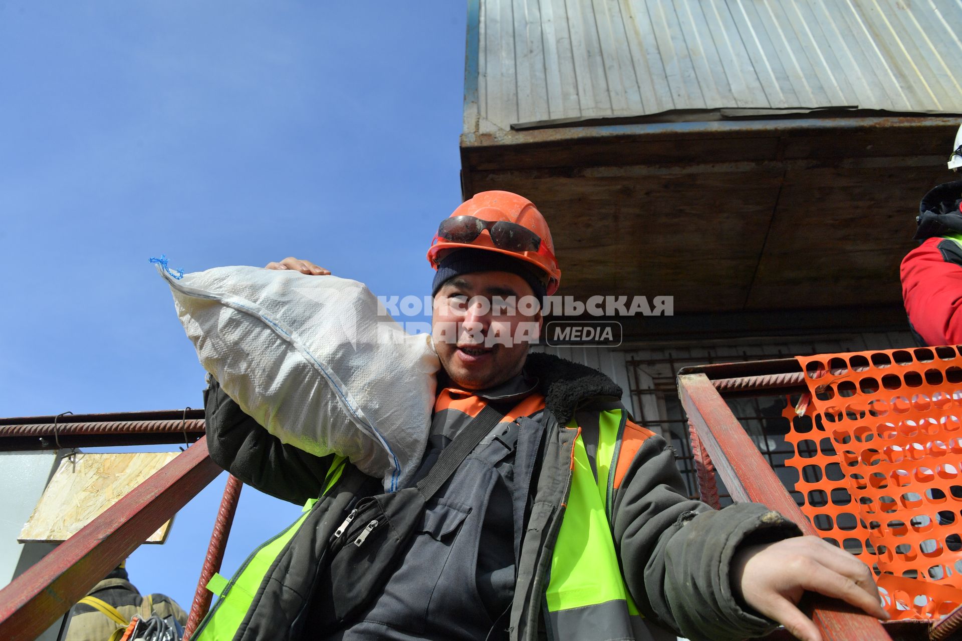 Москва.  Строительство станции метро `Аэропорт Внуково` Солнцевской линии метро.