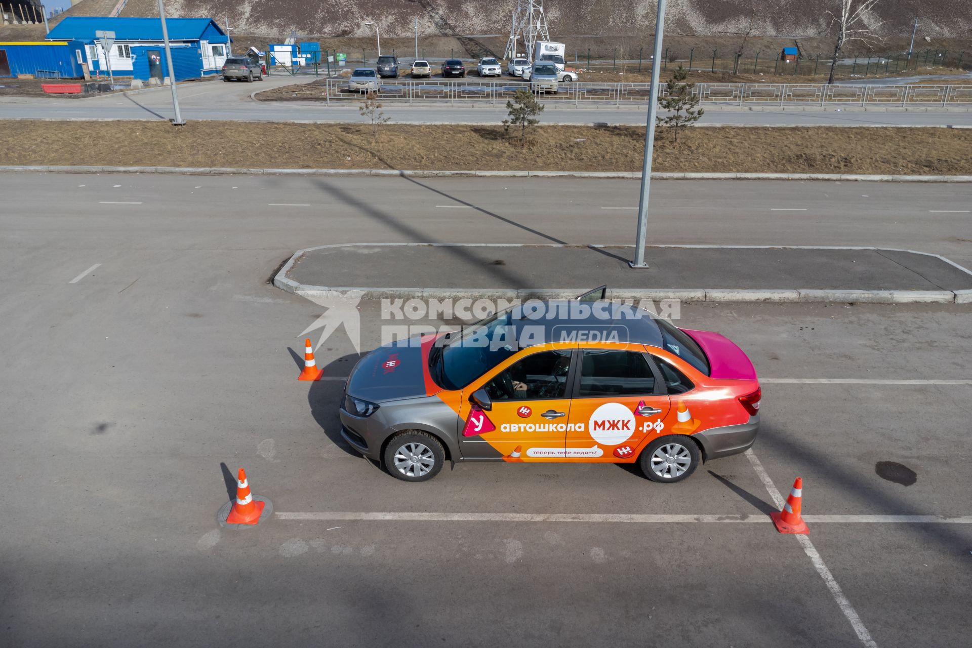 Красноярск. Практическое занятие по вождению в автошколе.
Это фотосъемка только для публикации к теме: новых законов, получения прав, обучения вождению.