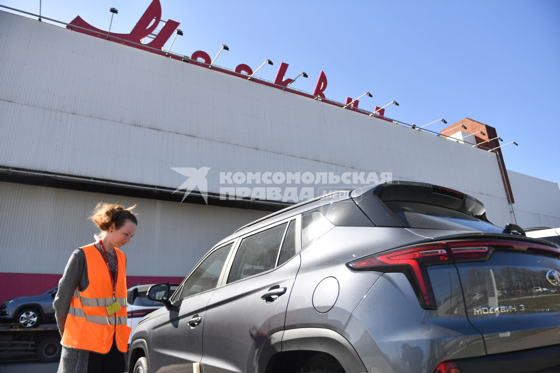 Москва. Вид на здание автомобильного завода `Москвич`.