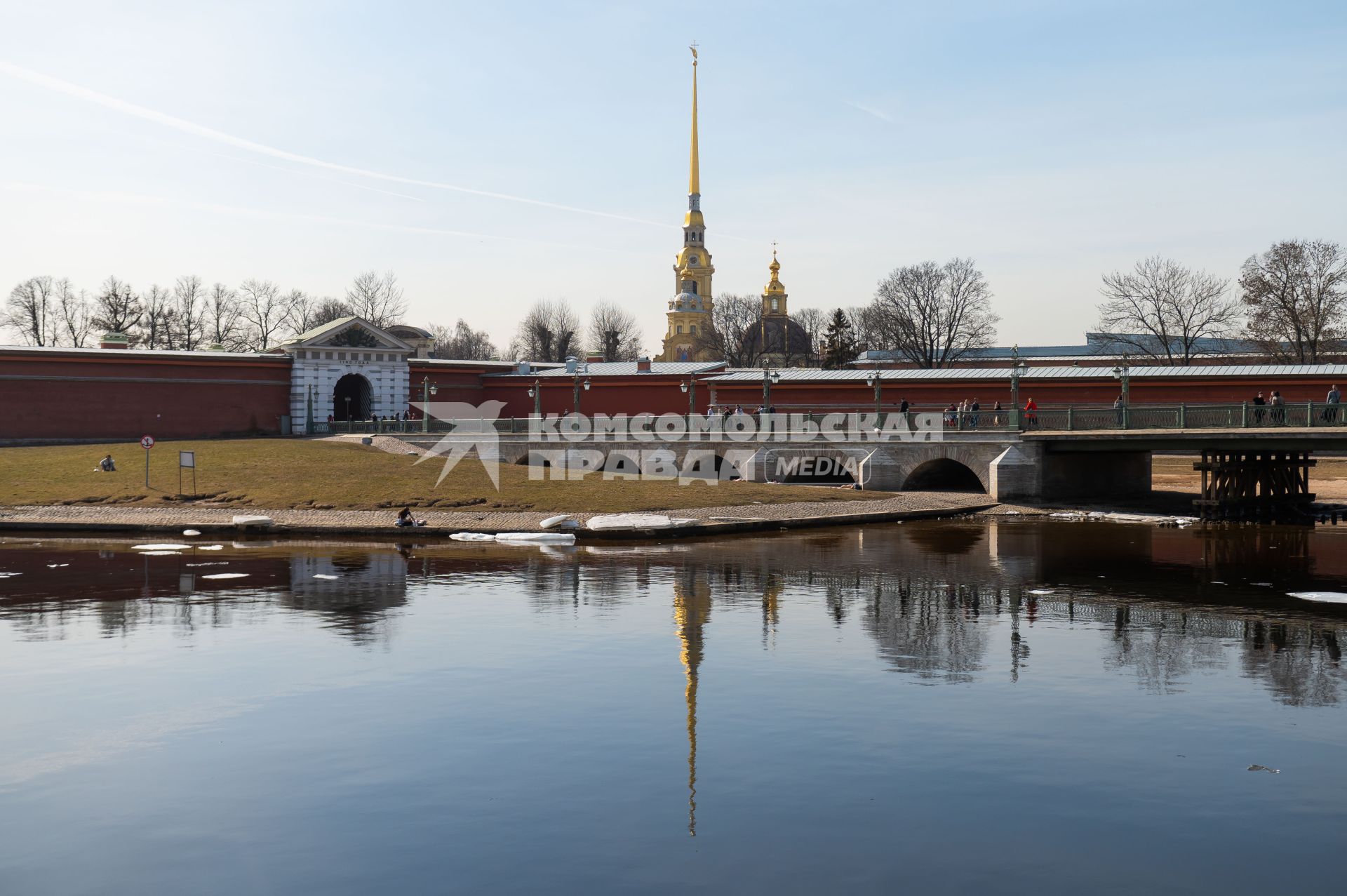 Санкт-Петербург. Вид на Петропавловскую крепость.