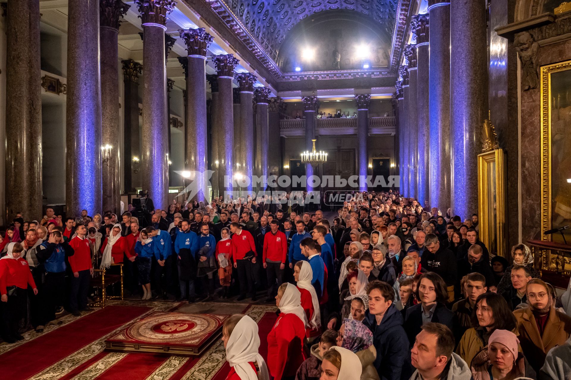 Санкт-Петербург. Во время праздничного пасхального богослужения в Казанском кафедральном соборе.