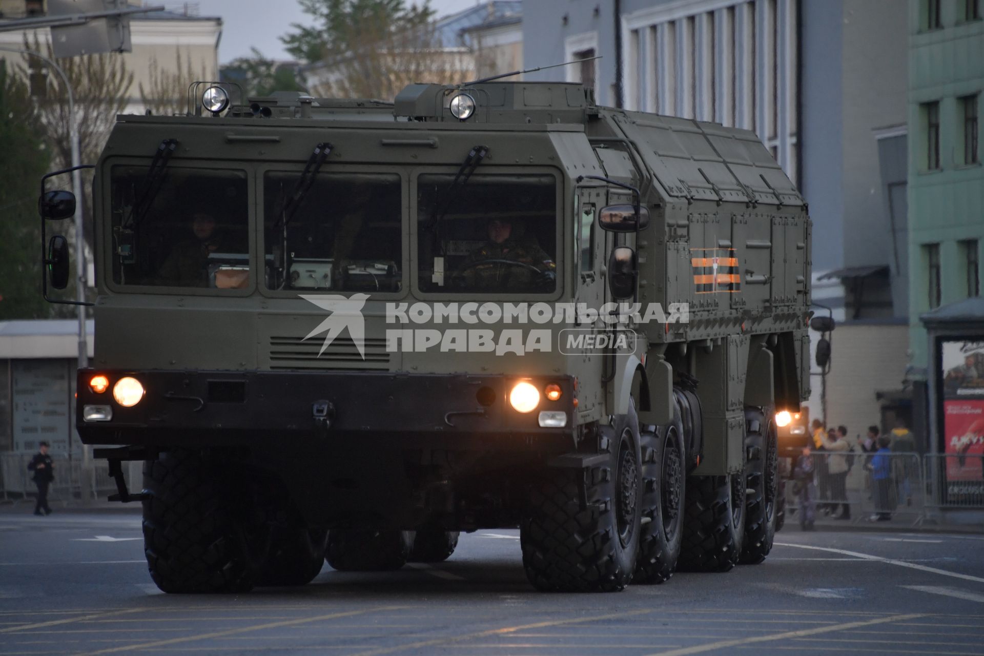 Москва. Оперативно-тактические ракетные комплексы (ОТРК) `Искандер-М`во время проезда военной техники для репетиции парада, в честь 78-ой годовщины Победы в Великой Отечественной войне.