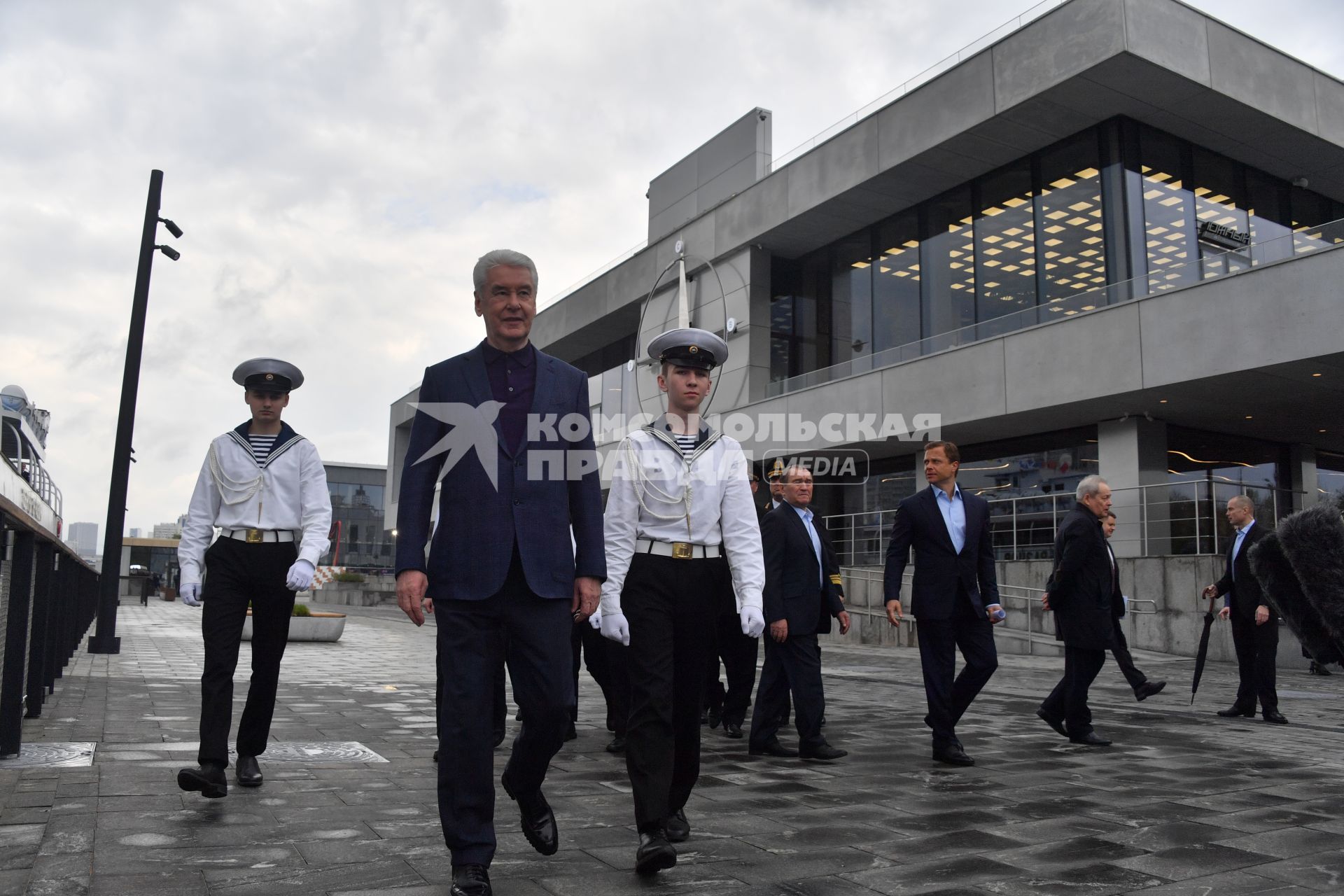 Москва. Мэр Москвы Сергей Собянин ( в центре) на церемонии открытия после реконструкции Южного речного вокзала Москвы.