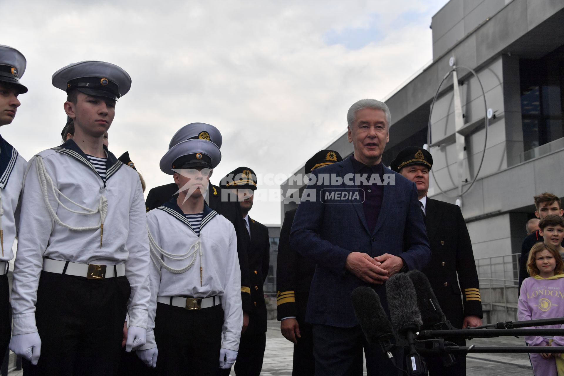 Москва. Мэр Москвы Сергей Собянин ( справа) на церемонии открытия после реконструкции Южного речного вокзала Москвы.