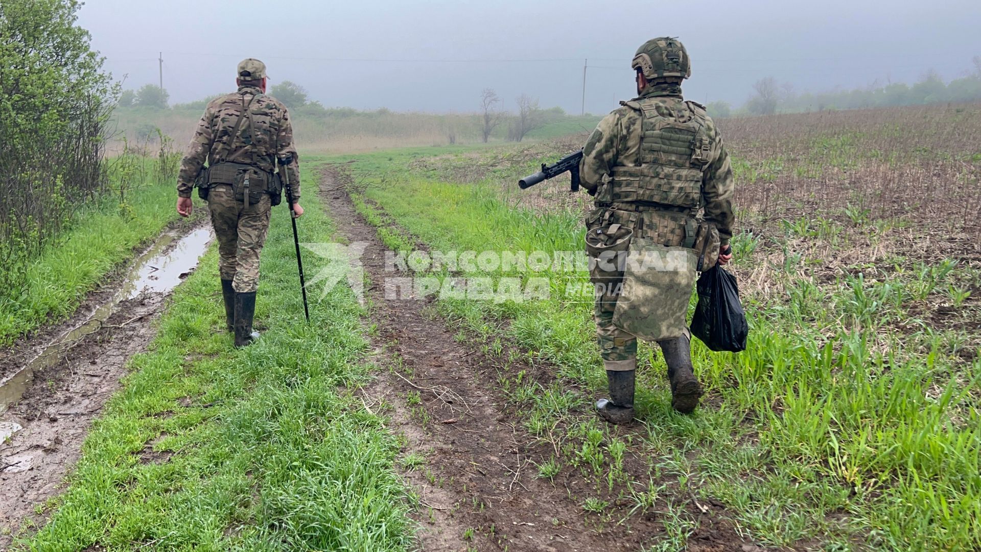 Запорожская область. Бойцы хабаровской мотострелковой бригады заходят на позиции.