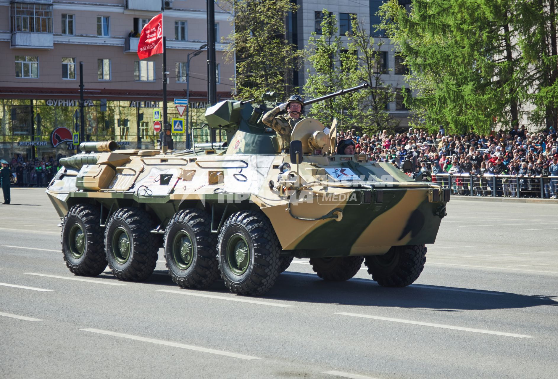 Пермь. Бронетранспортер БТР-80 во время парада, посвященного 78-й годовщине Победы в Великой Отечественной войне.