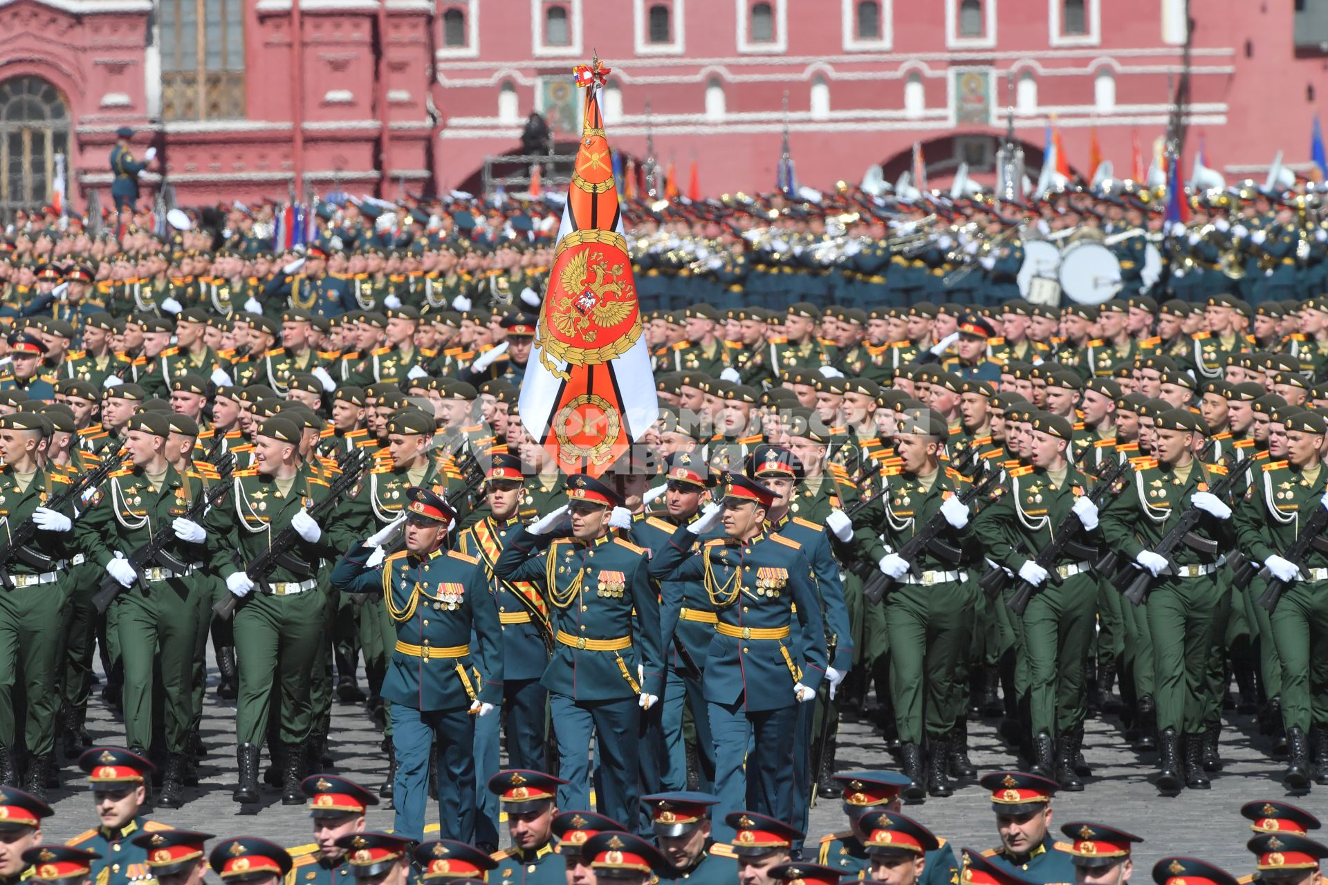 Москва. Военнослужащие парадных расчетов на параде, посвященном 78-й годовщине Победы в Великой Отечественной войне.