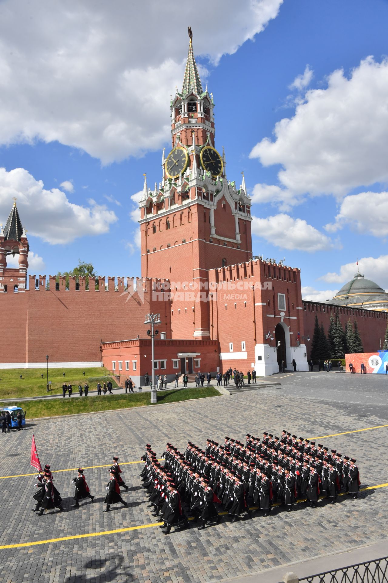 Москва. Парадный расчет казаков на параде, посвященном 78-й годовщине Победы в Великой Отечественной войне.