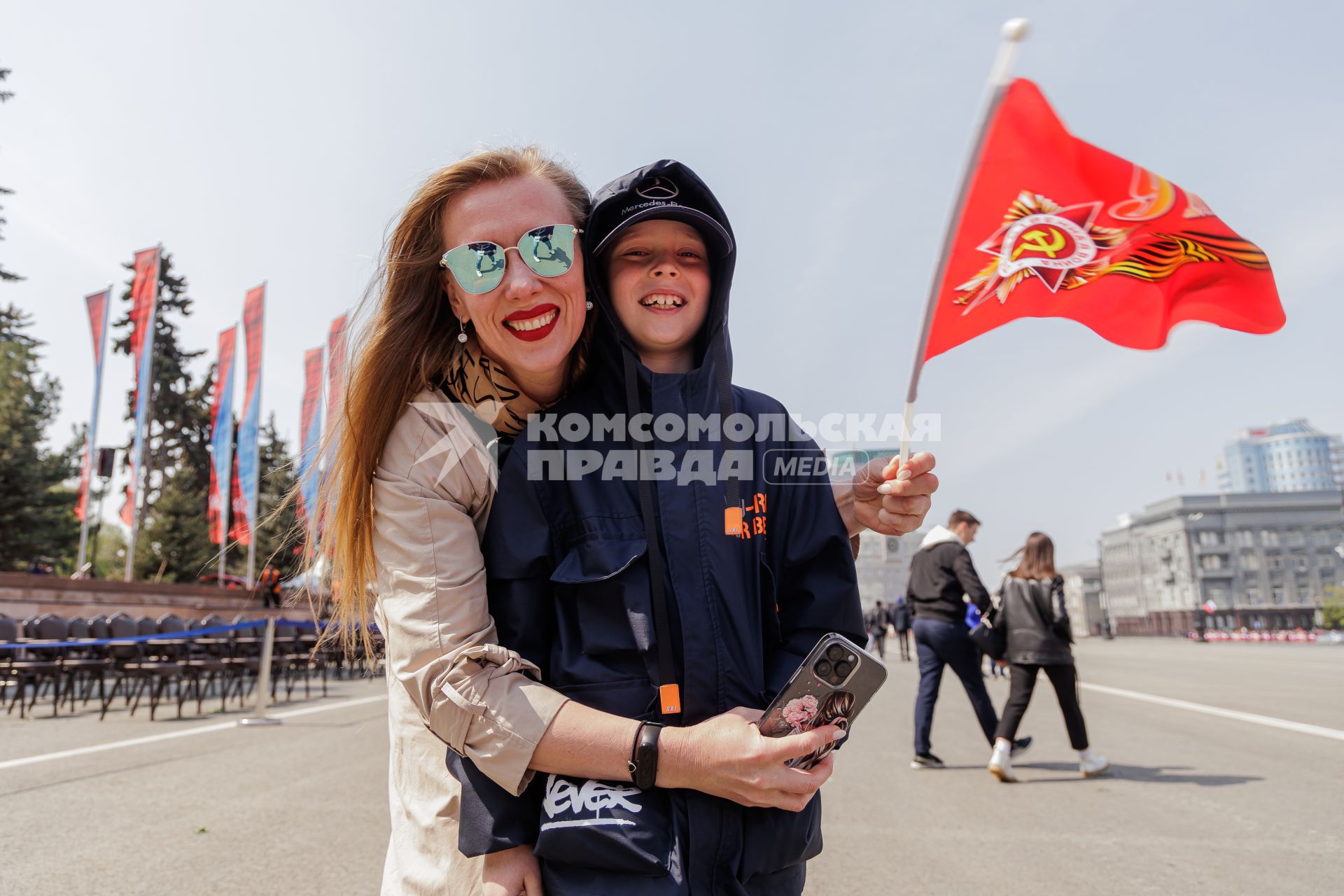 Челябинск. Горожане во время празднования 78-й годовщины Победы в Великой отечественной войне.