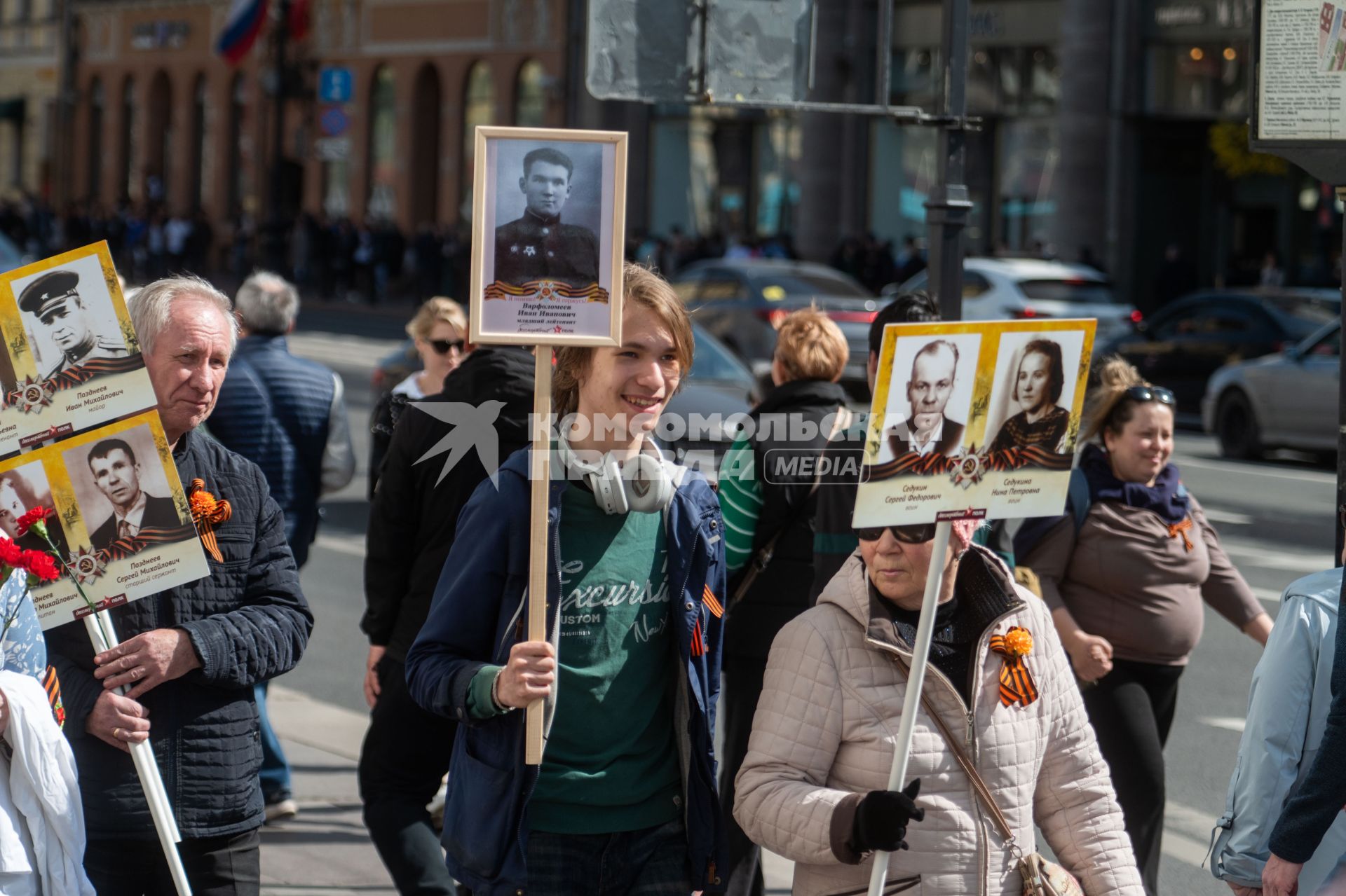 Санкт-Петербург. Горожане во время праздничных мероприятий, посвященных 78-й годовщине Победы в Великой Отечественной войне.