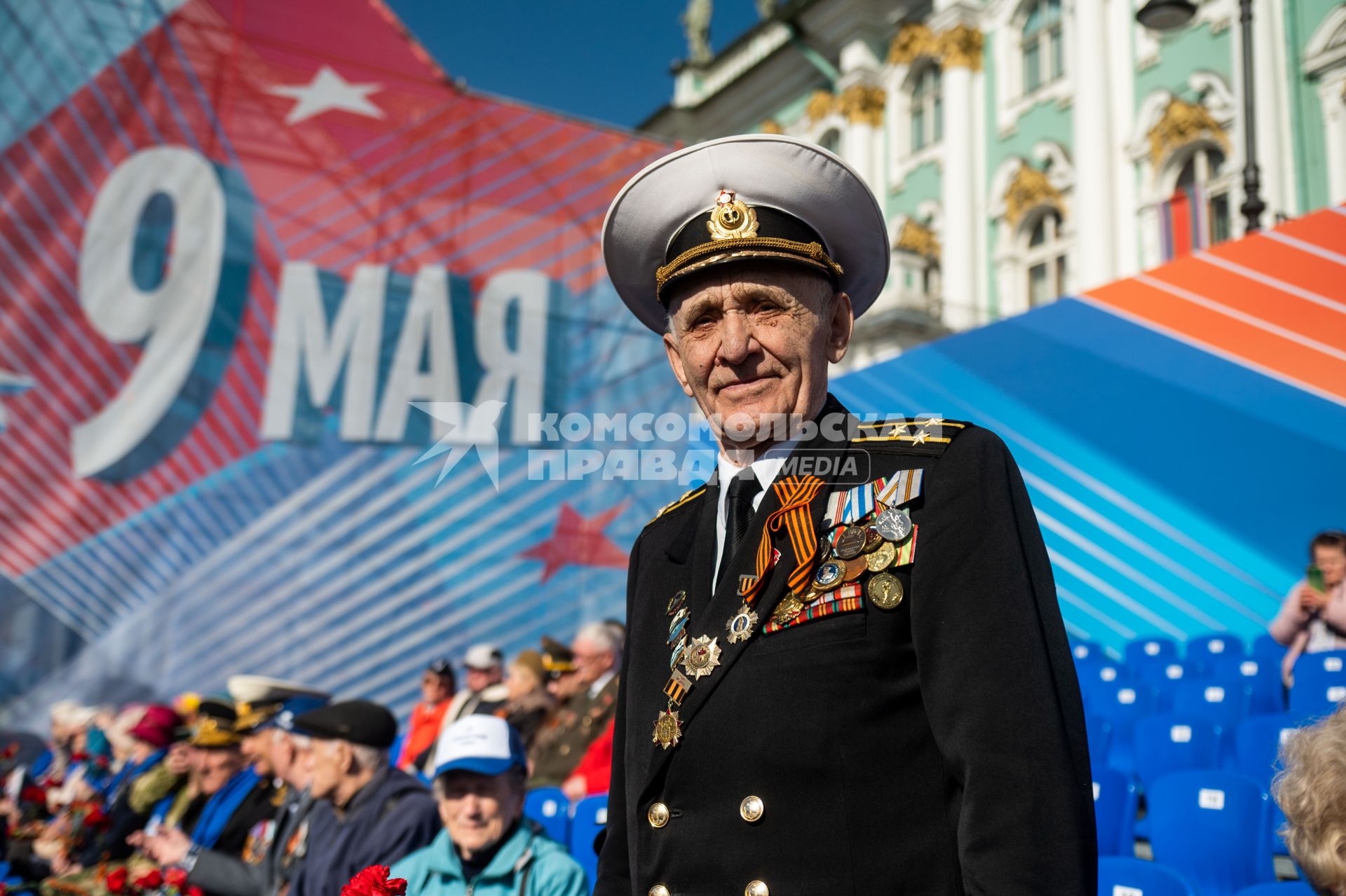 Санкт-Петербург. Ветеран ВОВ во время парада, посвященного 78-й годовщине Победы в Великой Отечественной войне, на Дворцовой площади.