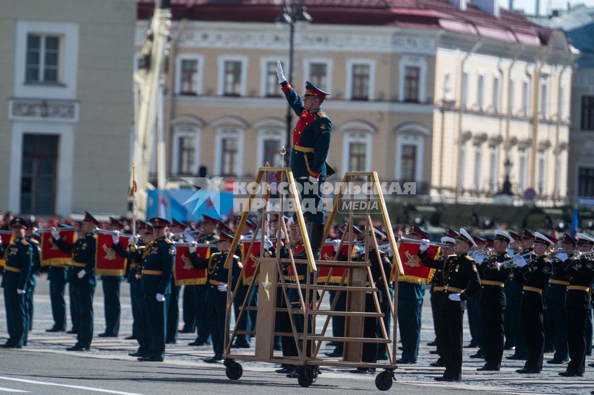 Санкт-Петербург. Военнослужащие парадных расчетов во время парада, посвященного 78-й годовщине Победы в Великой Отечественной войне, на Дворцовой площади.