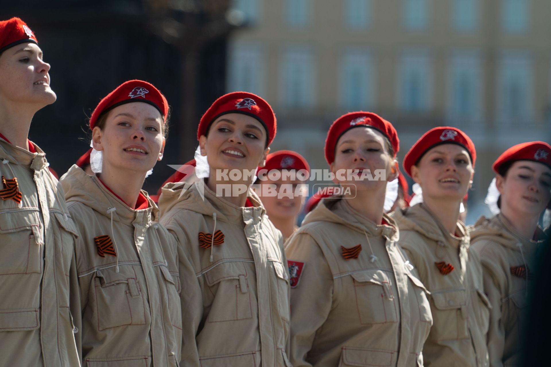 Санкт-Петербург. Юнармейцы во время парада, посвященного 78-й годовщине Победы в Великой Отечественной войне, на Дворцовой площади.