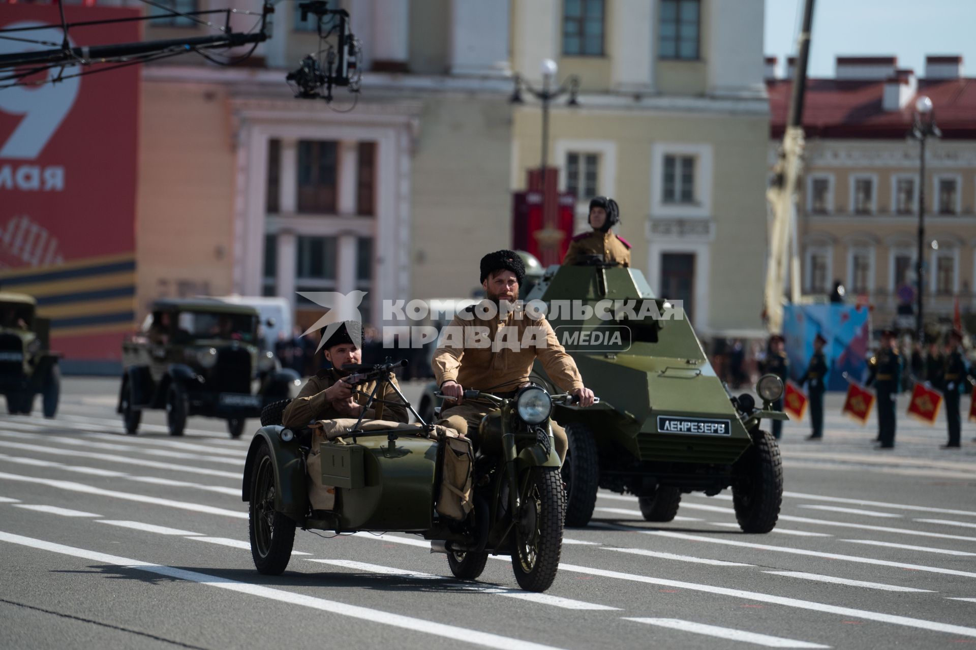 Санкт-Петербург. Военнослужащие во время парада, посвященного 78-й годовщине Победы в Великой Отечественной войне, на Дворцовой площади.