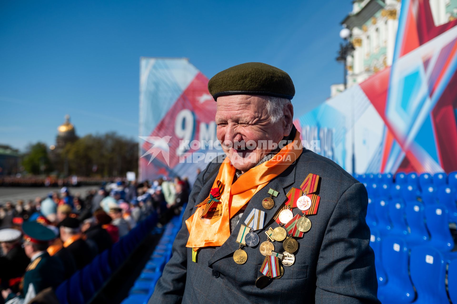 Санкт-Петербург. Ветеран ВОВ во время парада, посвященного 78-й годовщине Победы в Великой Отечественной войне, на Дворцовой площади.