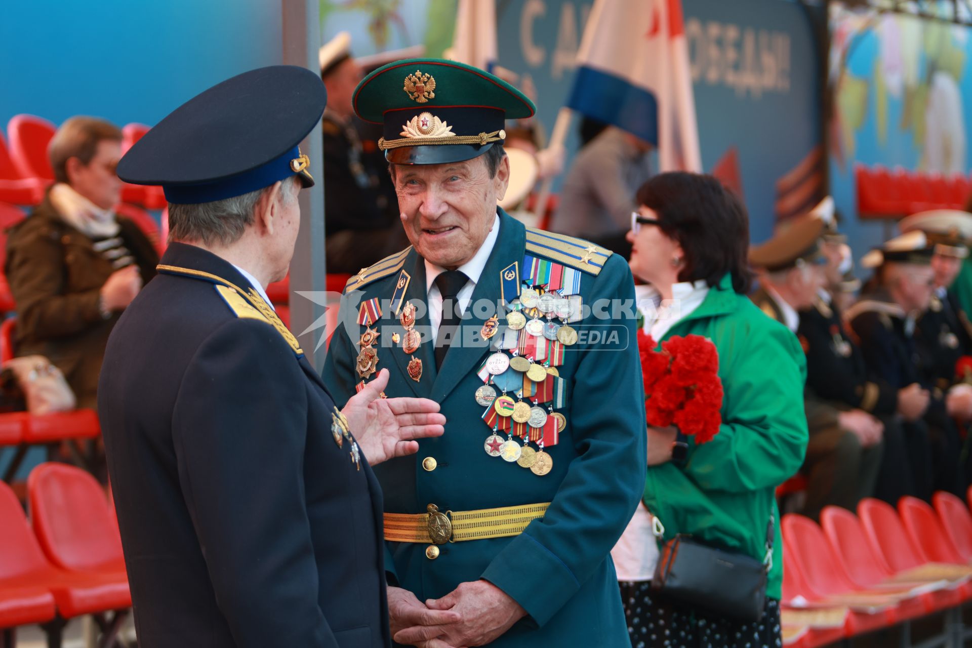 Красноярск. Ветераны во время празднования 78-й годовщины Победы в Великой Отечественной войне.