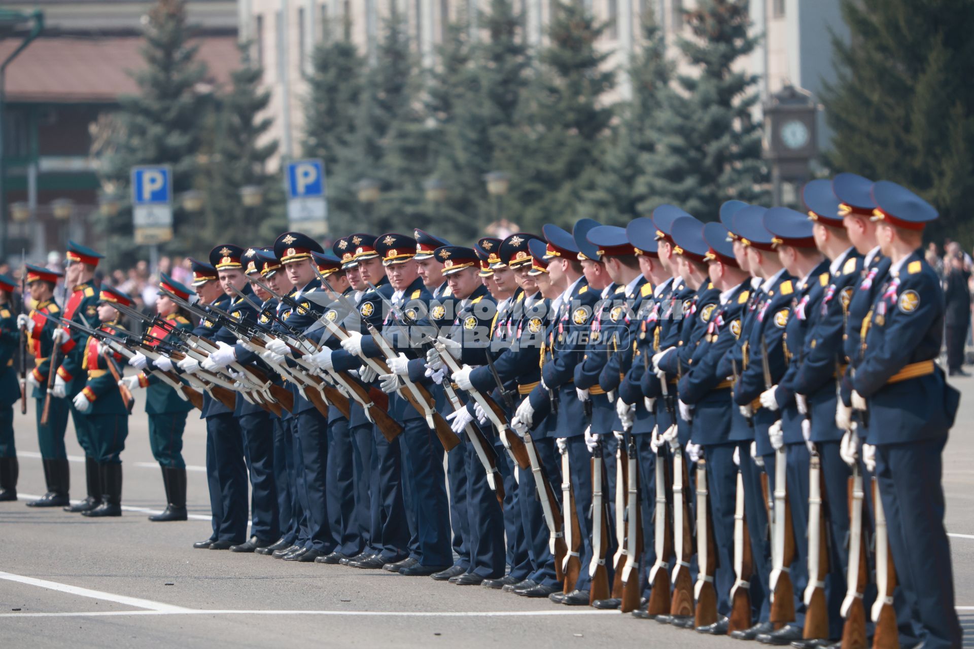 Красноярск. Военнослужащие на параде, посвященном 78-й годовщине Победы в Великой Отечественной войне.