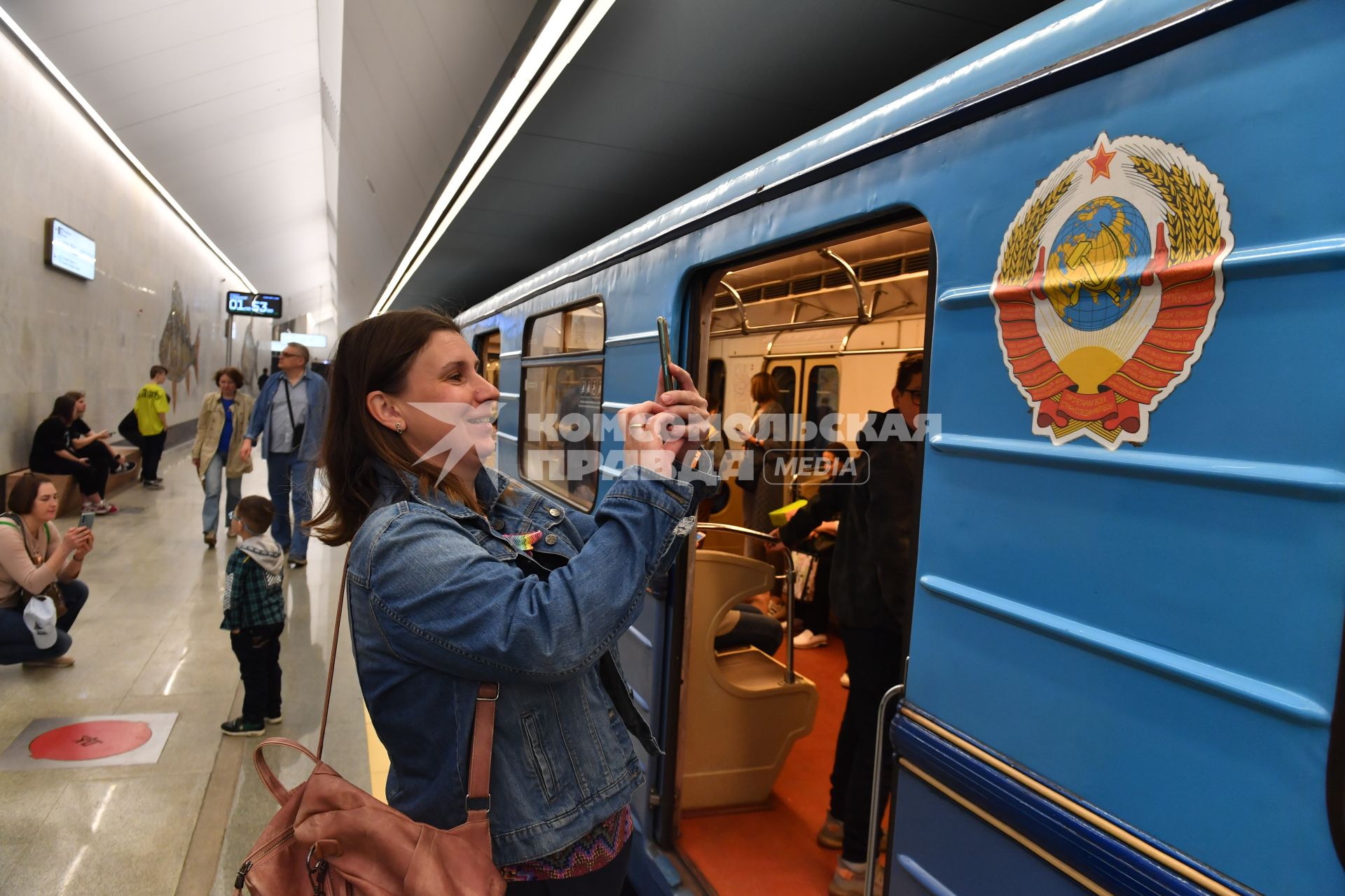 Москва. Парад поездов, посвященный 88-летию Московского метрополитена, на станции `Нагатинский затон` Большой кольцевой линии (БКЛ).