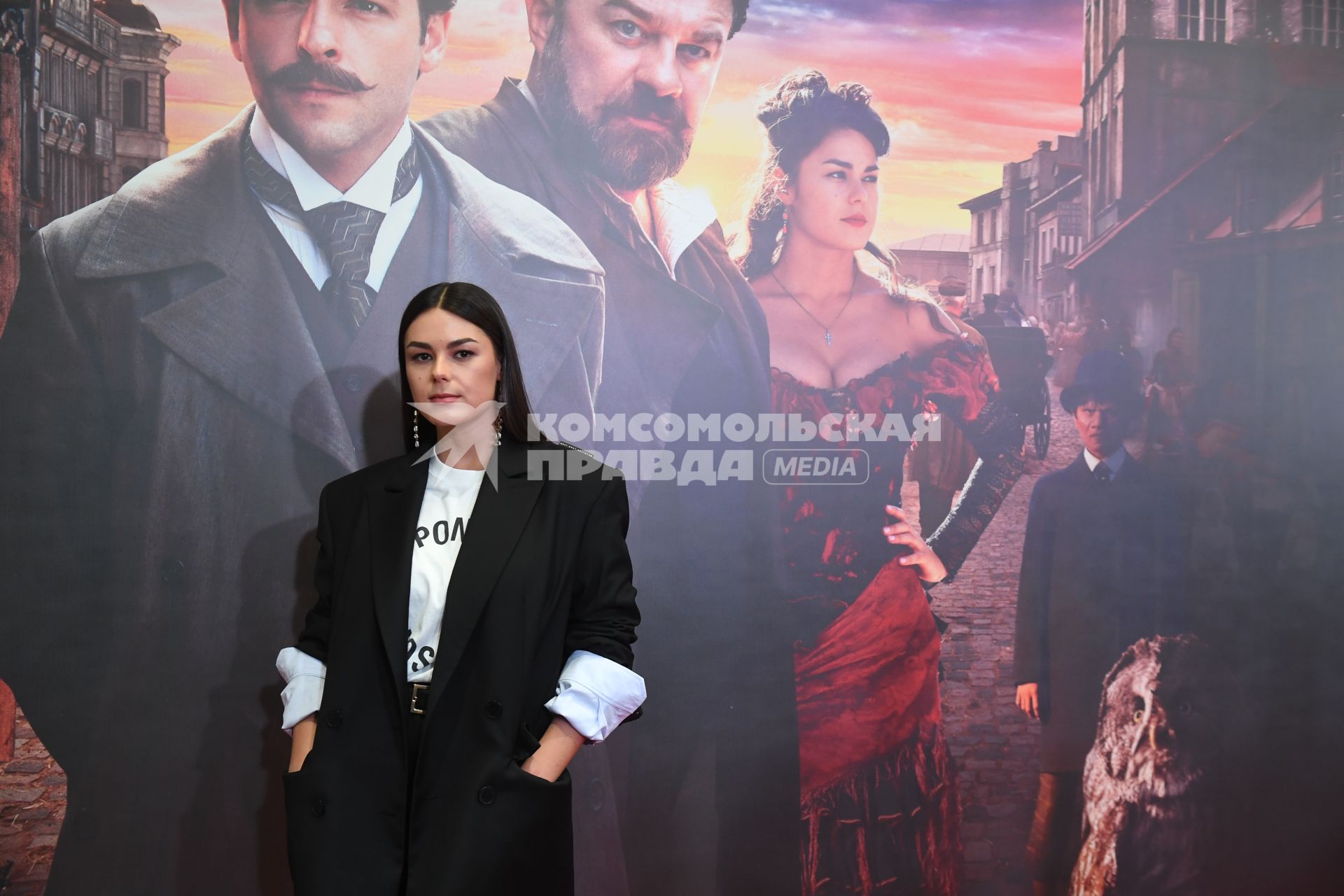 Москва. Актриса Анфиса Черных на премьере фильма `Хитровка. Знак четырех` в кинотеатре `Октябрь`.