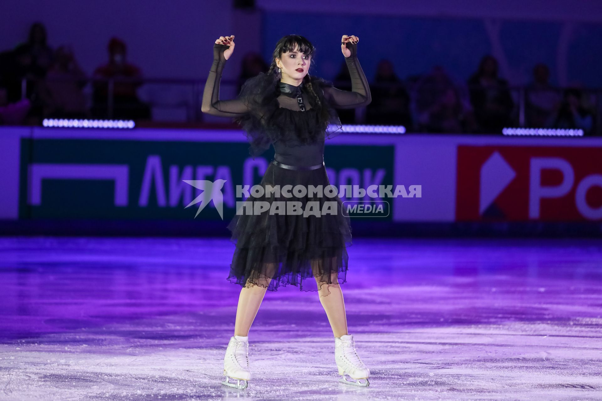 Красноярск. Камила Валиева во время показательных выступлений на чемпионате России по фигурному катанию.