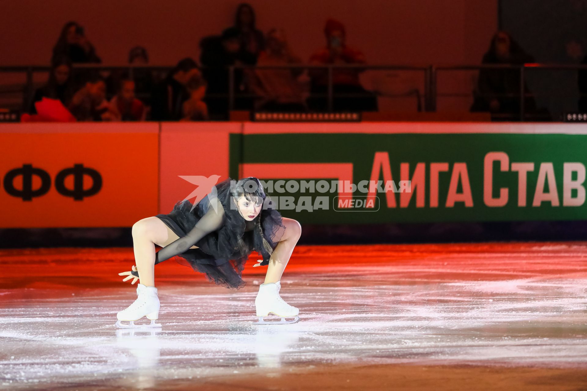 Красноярск. Камила Валиева во время показательных выступлений на чемпионате России по фигурному катанию.