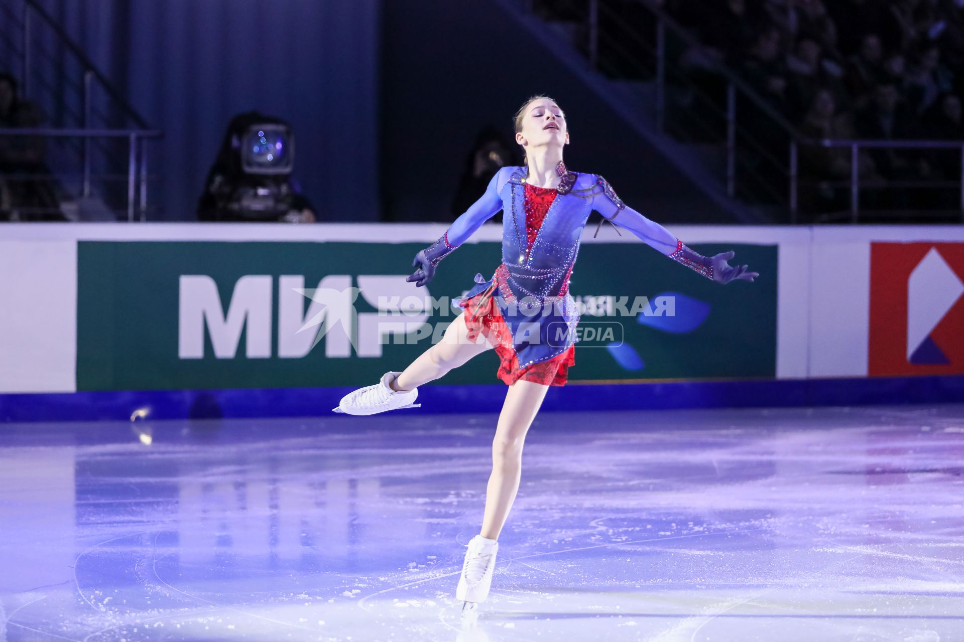 Красноярск. Софья Акатьева во время показательных выступлений на чемпионате России по фигурному катанию.