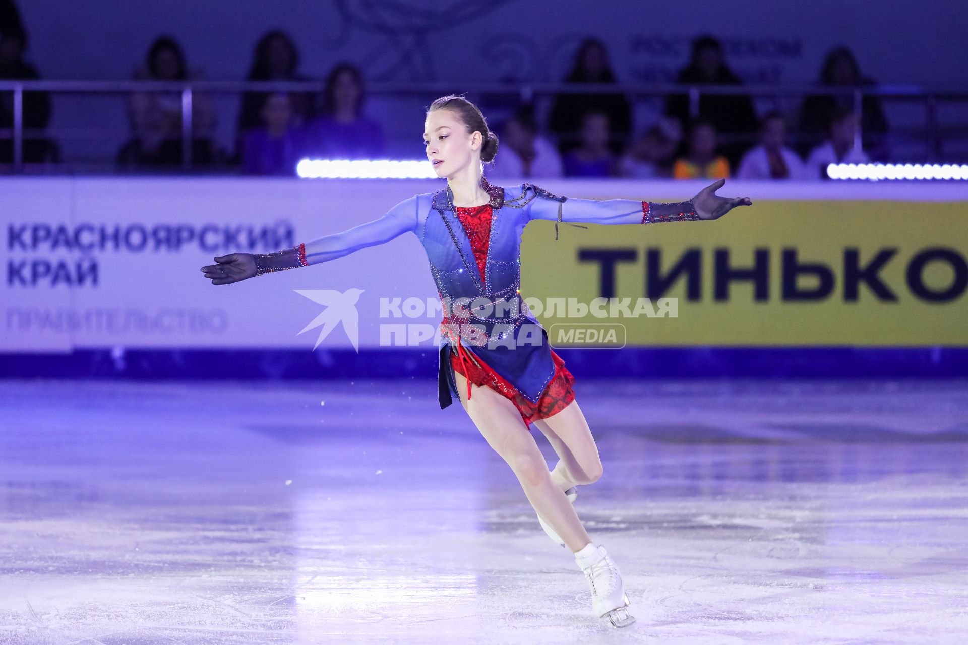 Красноярск. Софья Акатьева во время показательных выступлений на чемпионате России по фигурному катанию.