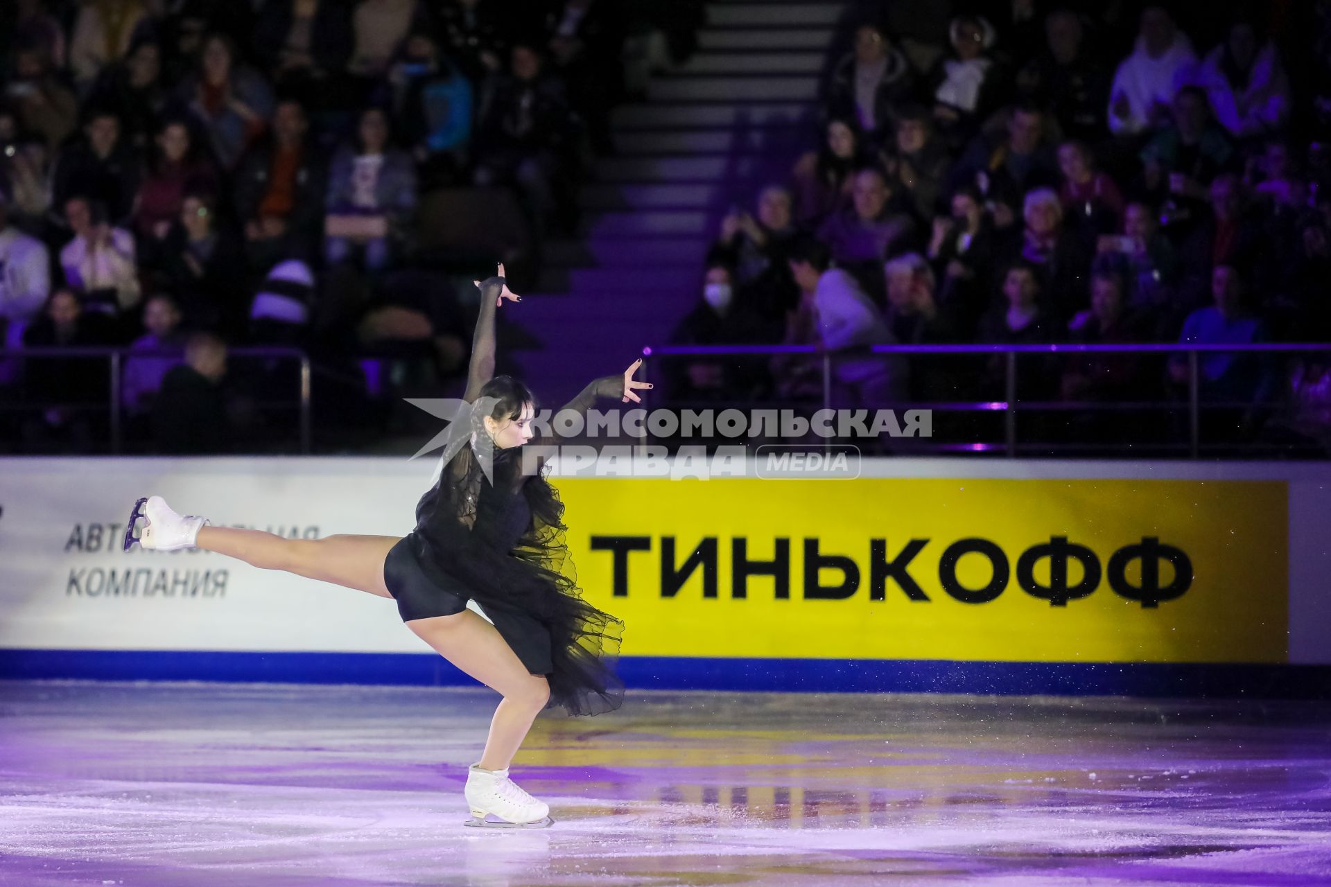 Красноярск. Камила Валиева во время показательных выступлений на чемпионате России по фигурному катанию.