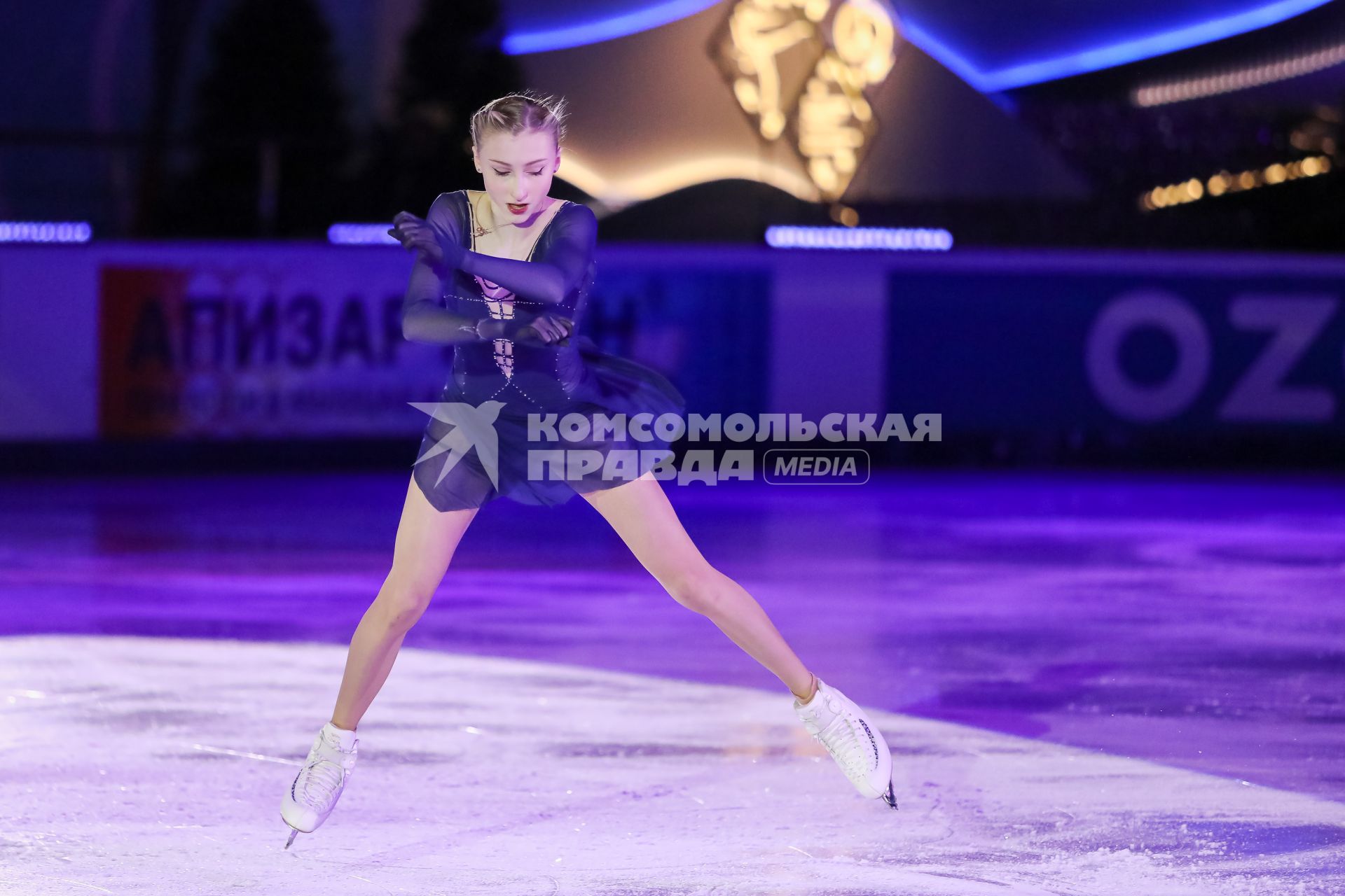 Красноярск. Софья Муравьева во время показательных выступлений на чемпионате России по фигурному катанию.