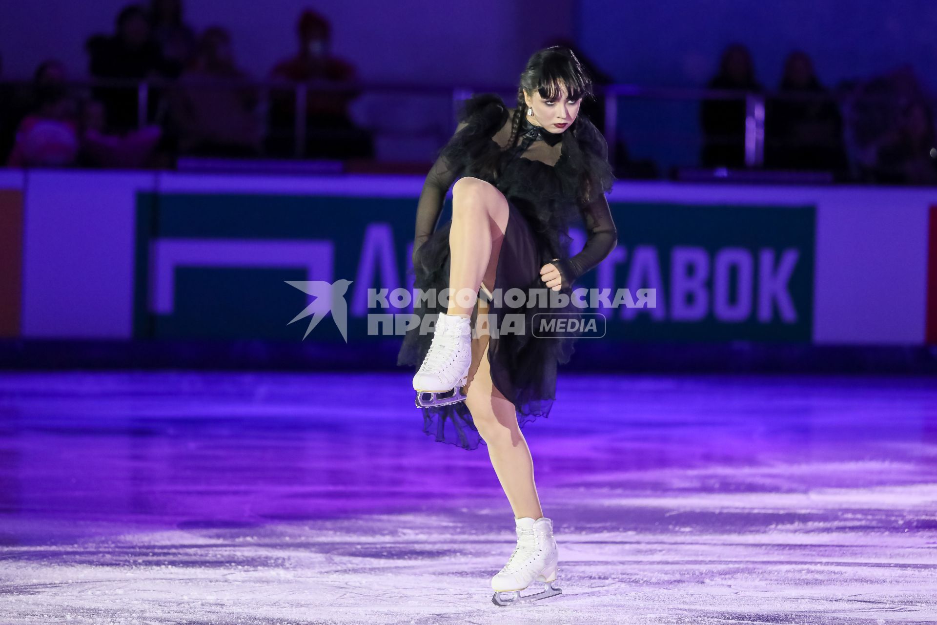 Красноярск. Камила Валиева во время показательных выступлений на чемпионате России по фигурному катанию.