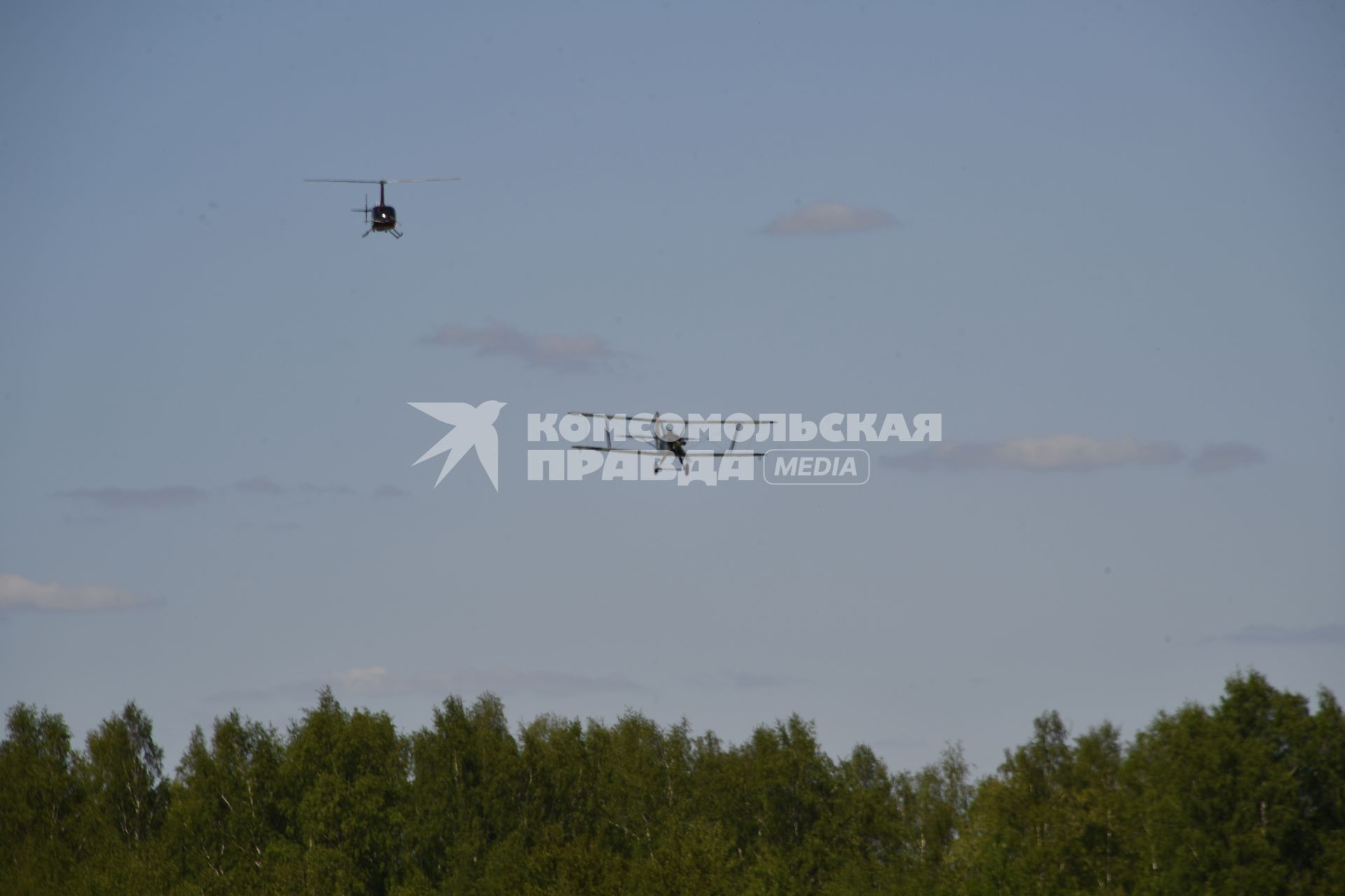 Московская область. Балашихинский район. Аэродром`Черное`. Отреставрированный  самолет ПО-2  прилетел на аэродром `Черное` накануне старта  фестиваля`Небо: теория и практика`.