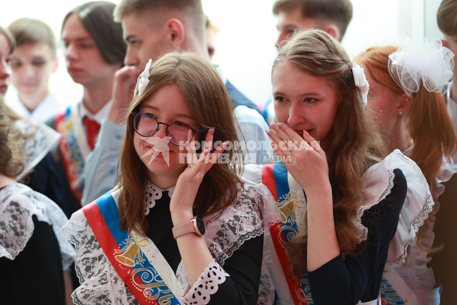 Красноярск. Выпускники во время празднования Последнего звонка.