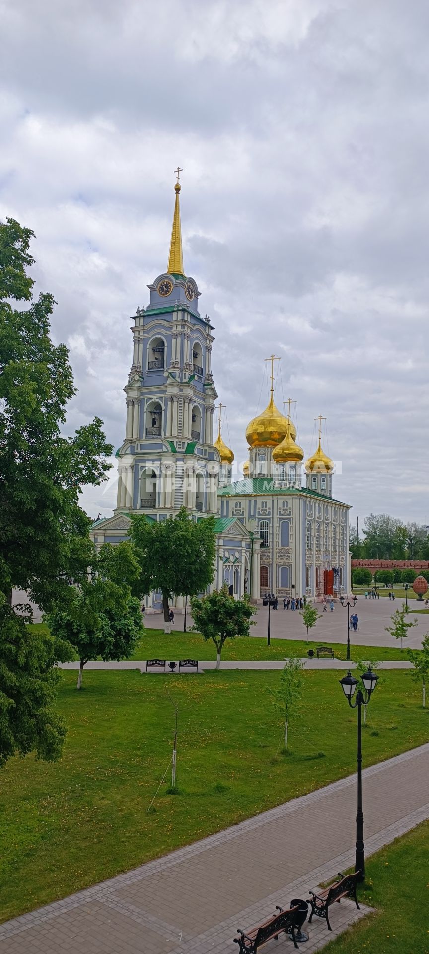 Тула. Вид на Успенский собор Тульского кремля.