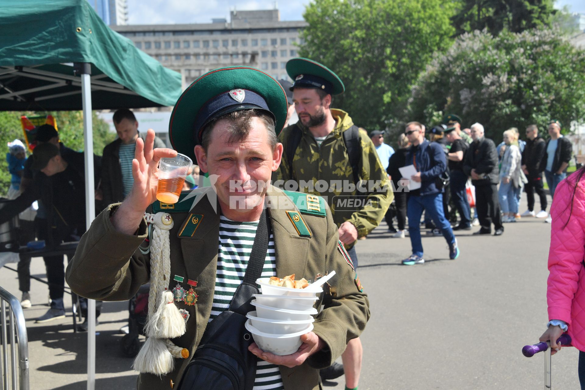 Москва. Пограничники в запасе во время празднования Дня пограничника в Парке Горького.